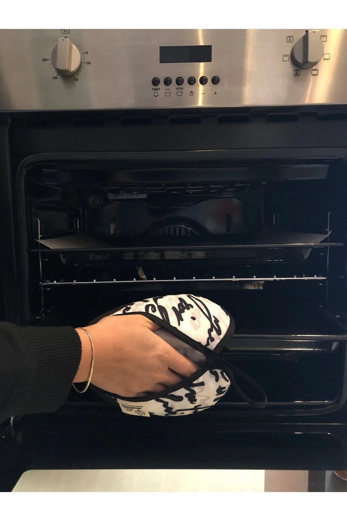 Yazı Desenli Nakışlı Mutfak Önlüğü