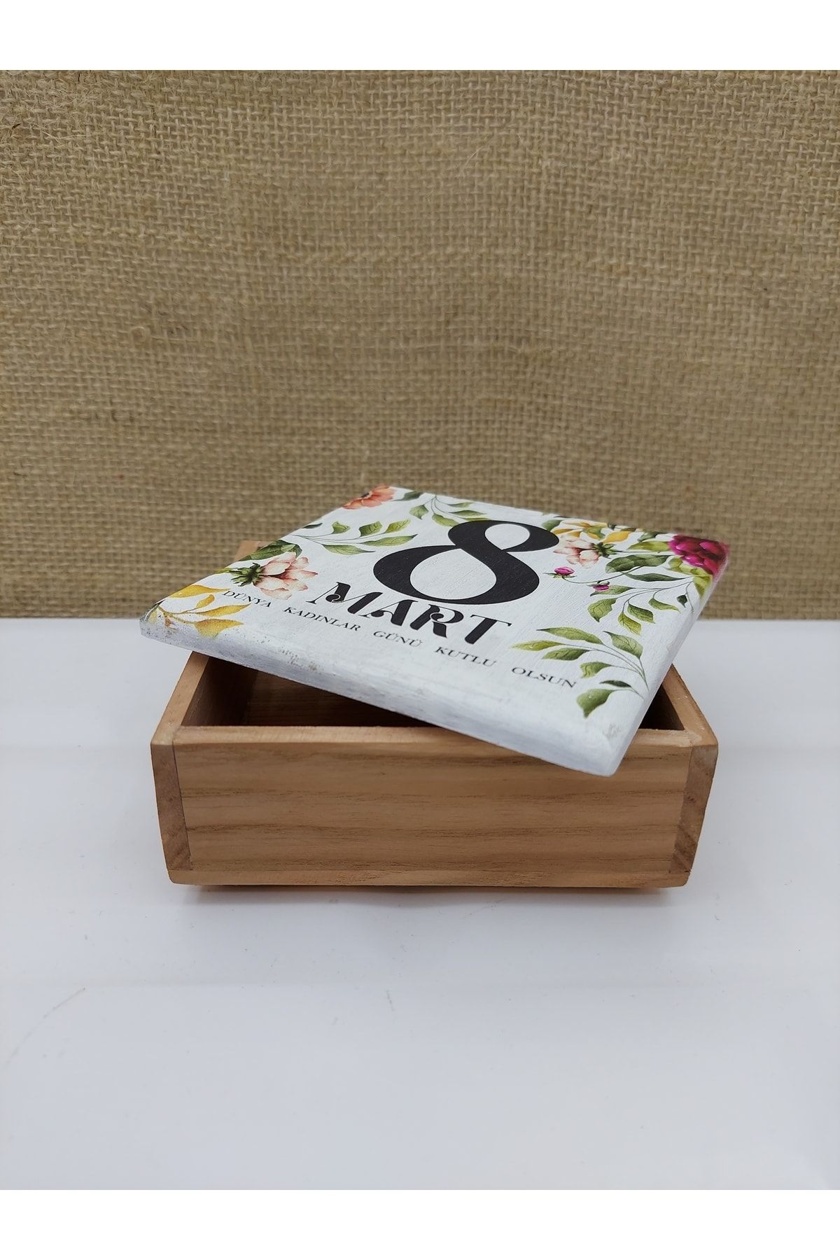 8 Mart Kadınlar Günü Dekoratif Ahşap Kutu 10,5x10,5 Cm