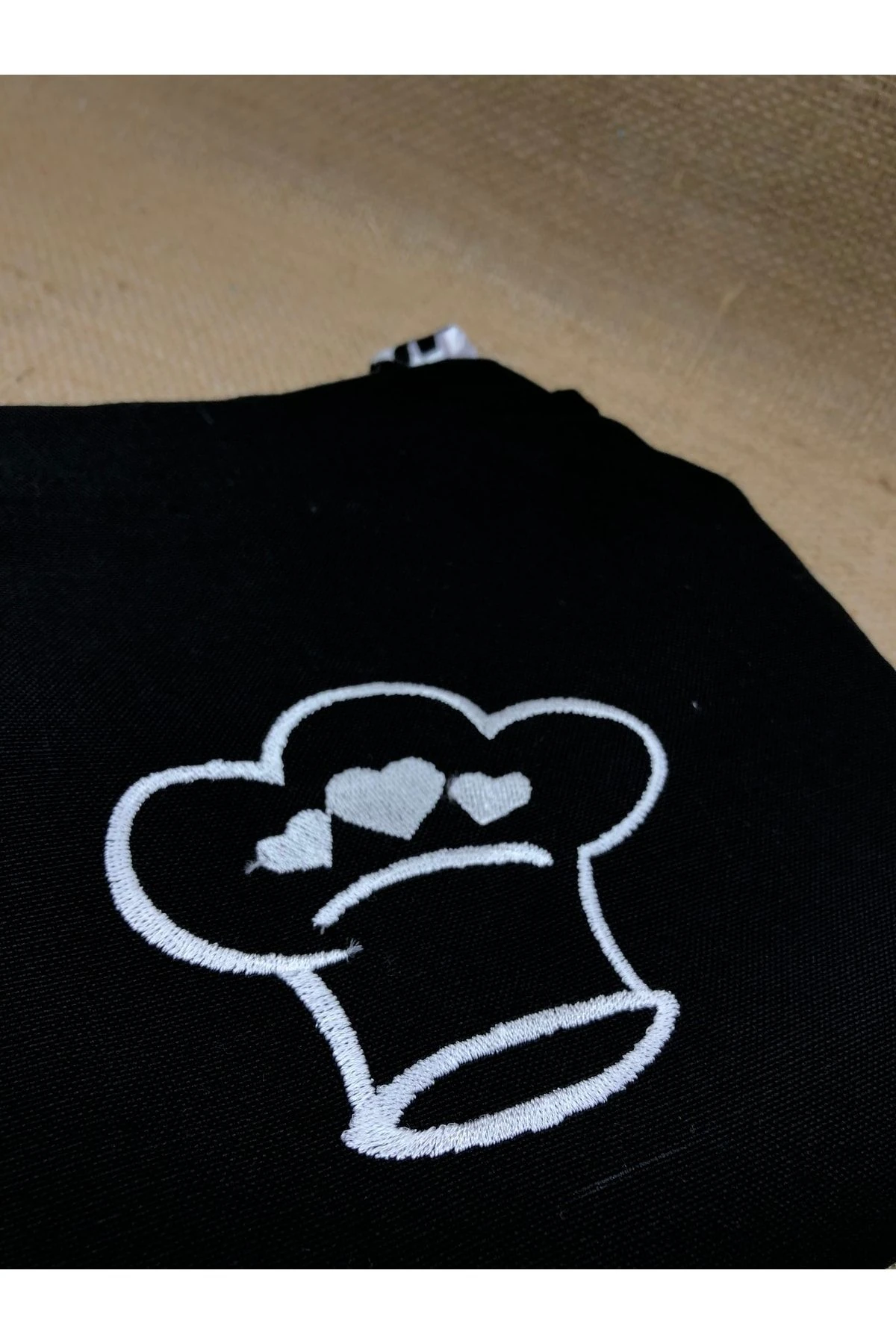 Yazı Desenli Nakışlı Mutfak Önlüğü