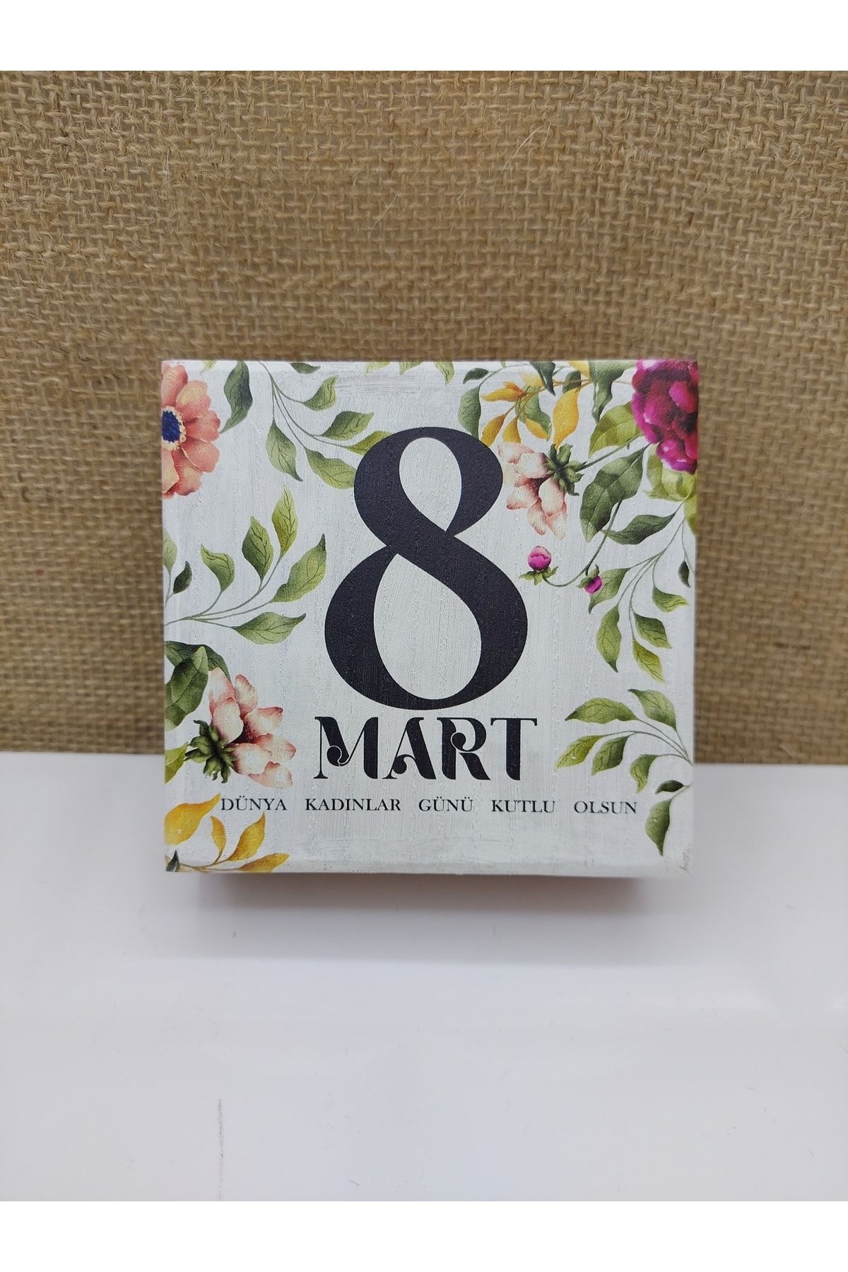 8 Mart Kadınlar Günü Dekoratif Ahşap Kutu 10,5x10,5 Cm