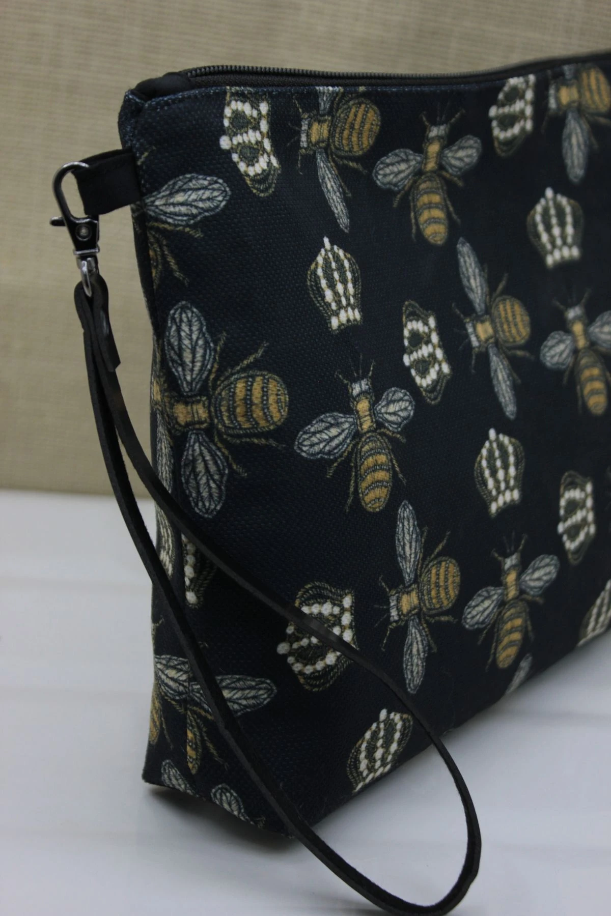 Arı Desenli Portföy Çanta
