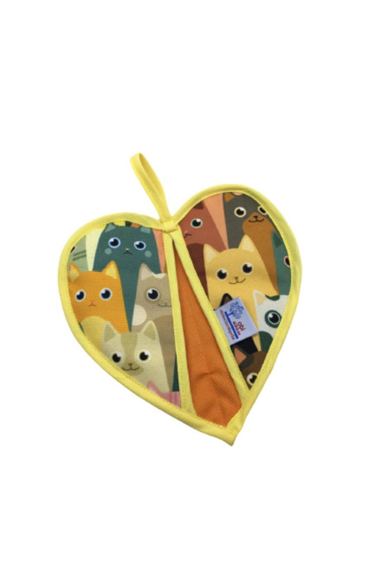 Kediler Kalp Tutaç