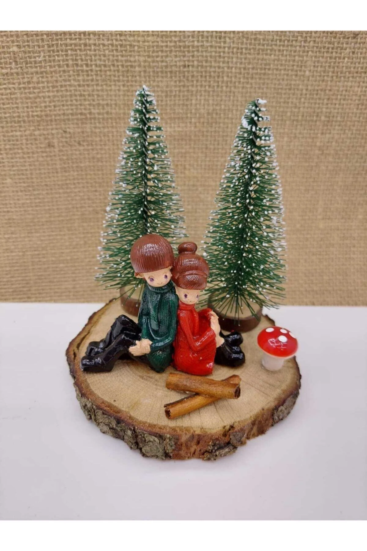 Doğadaki Aşıklar Dekoratif Obje - Çam Ağaçlı Yılbaşı Süsü