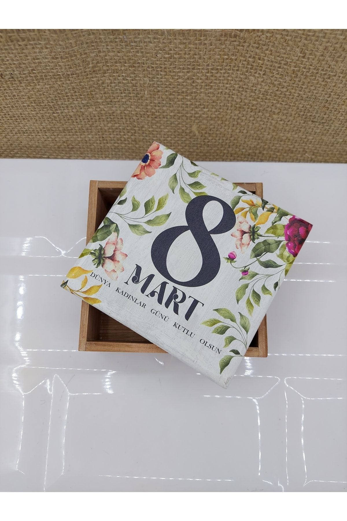 8 Mart Kadınlar Günü Dekoratif Ahşap Kutu 8,5x8,5cm