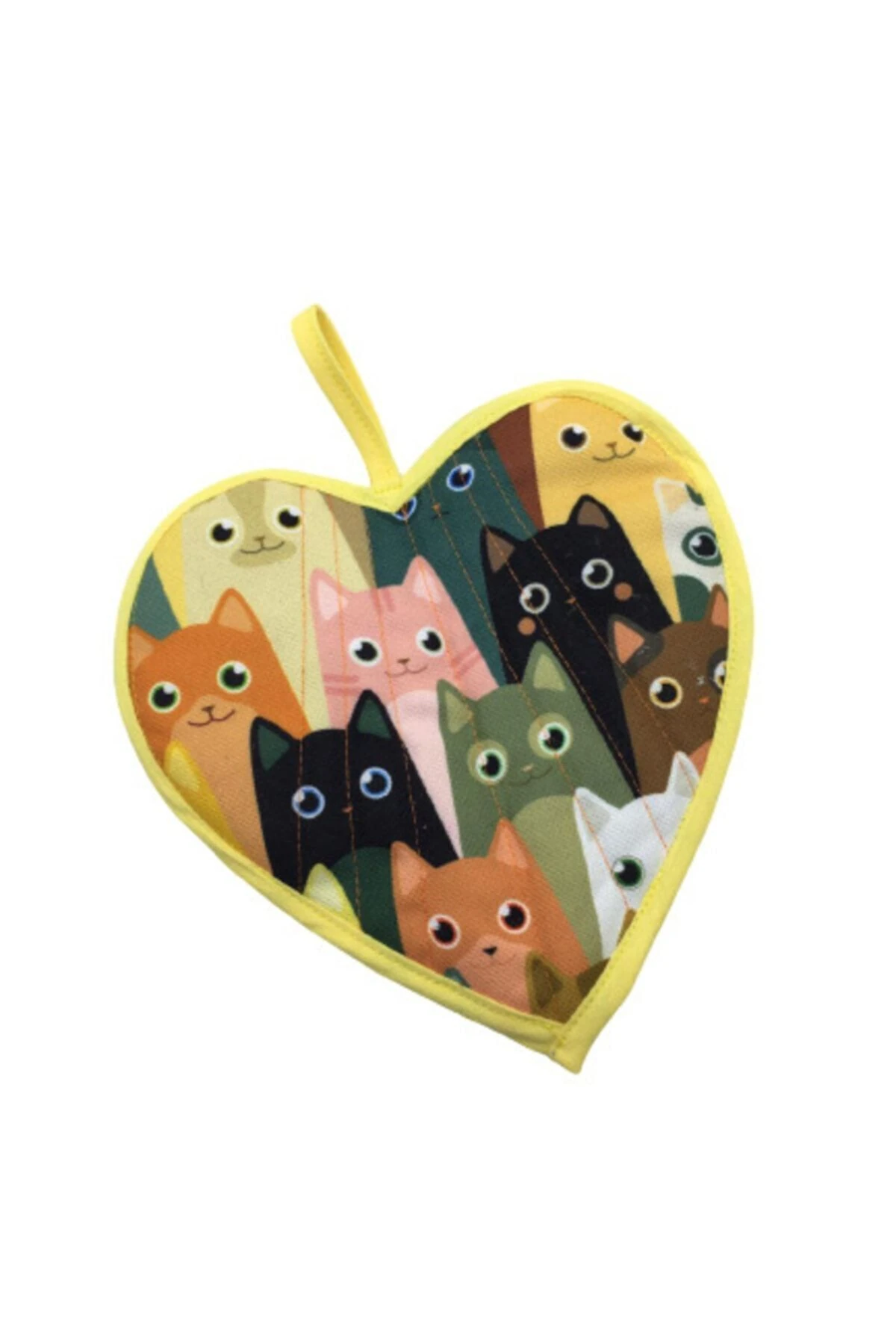 Kediler Kalp Tutaç