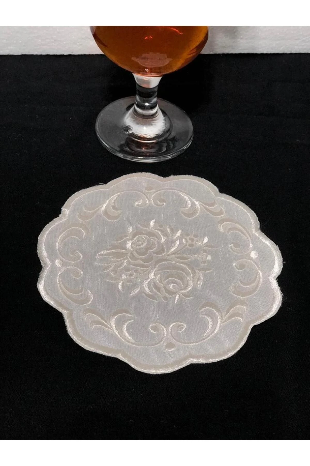 Beyaz Nakışlı Sunum Peçetesi