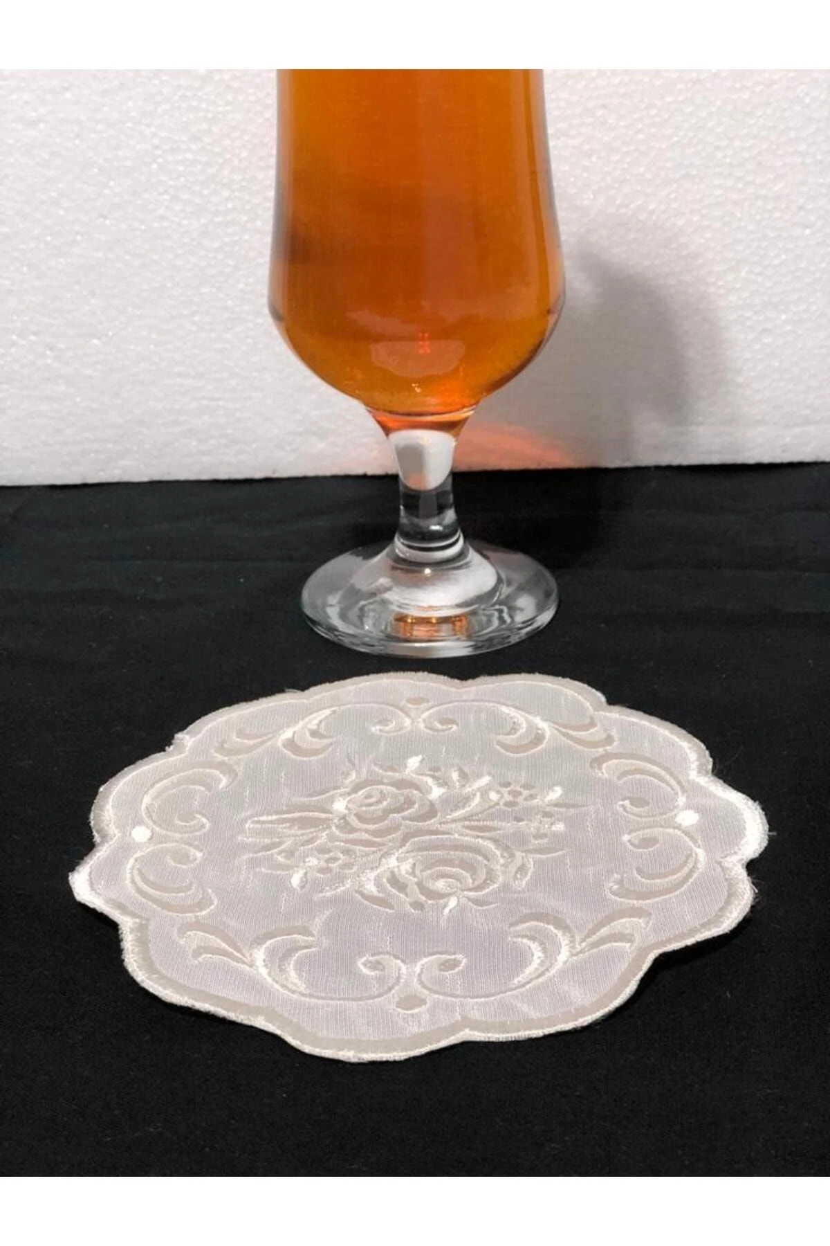 Beyaz Nakışlı Sunum Peçetesi