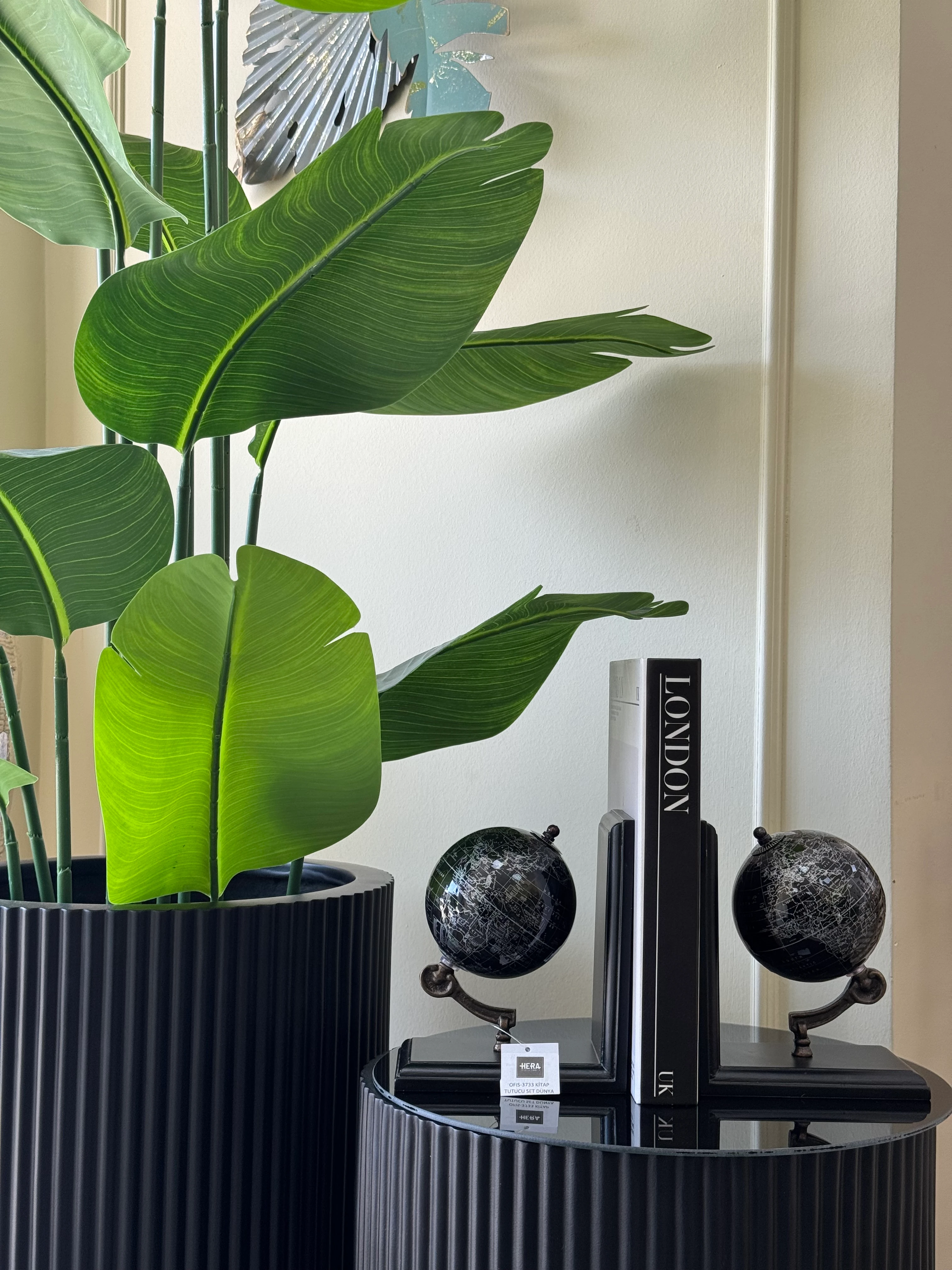 İTHAL DÜNYA KÜRELİ KİTAP TUTUCU