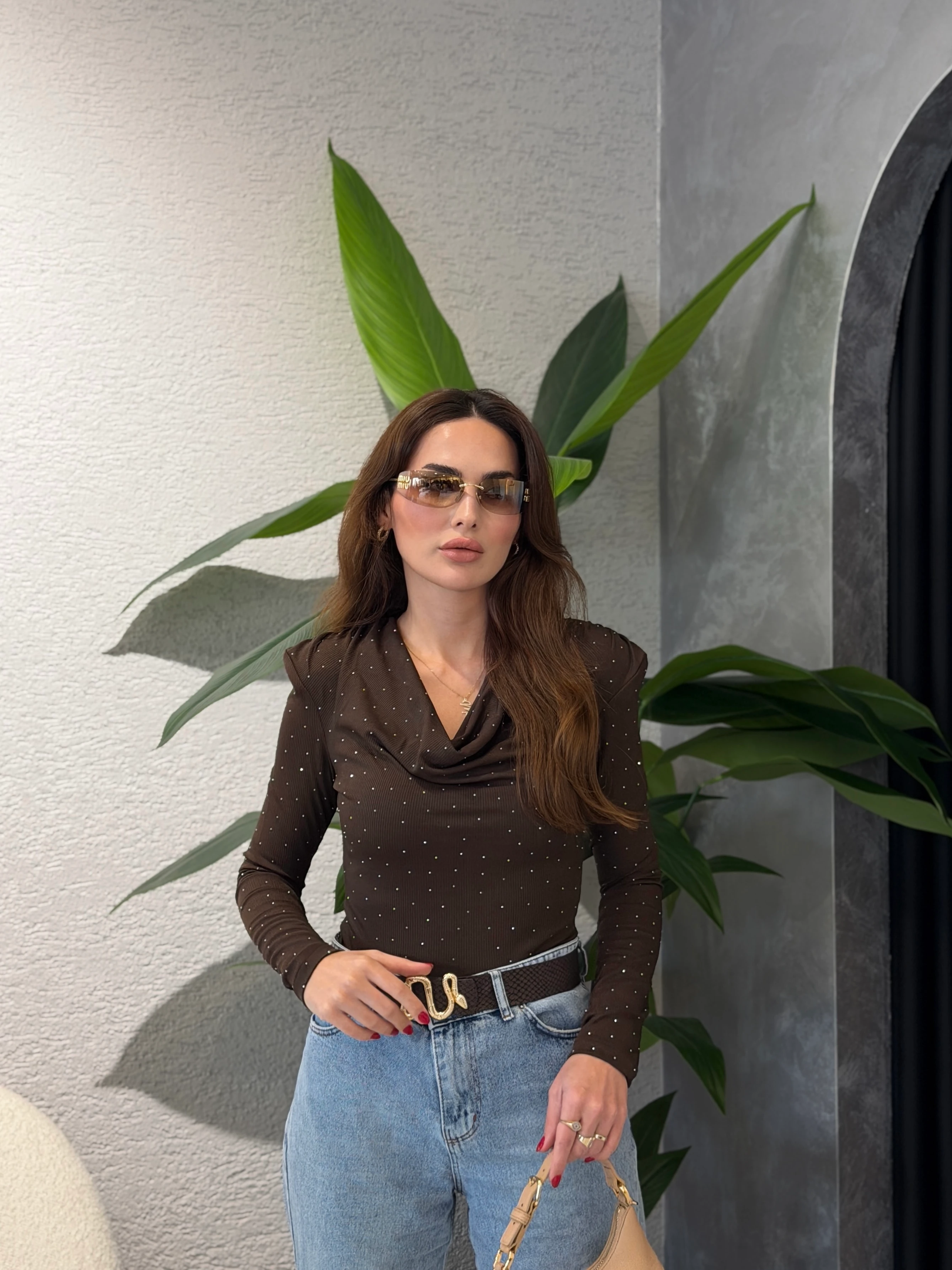 Degaje Yaka Vatkalı Taşlı Bluz - Acı Kahve