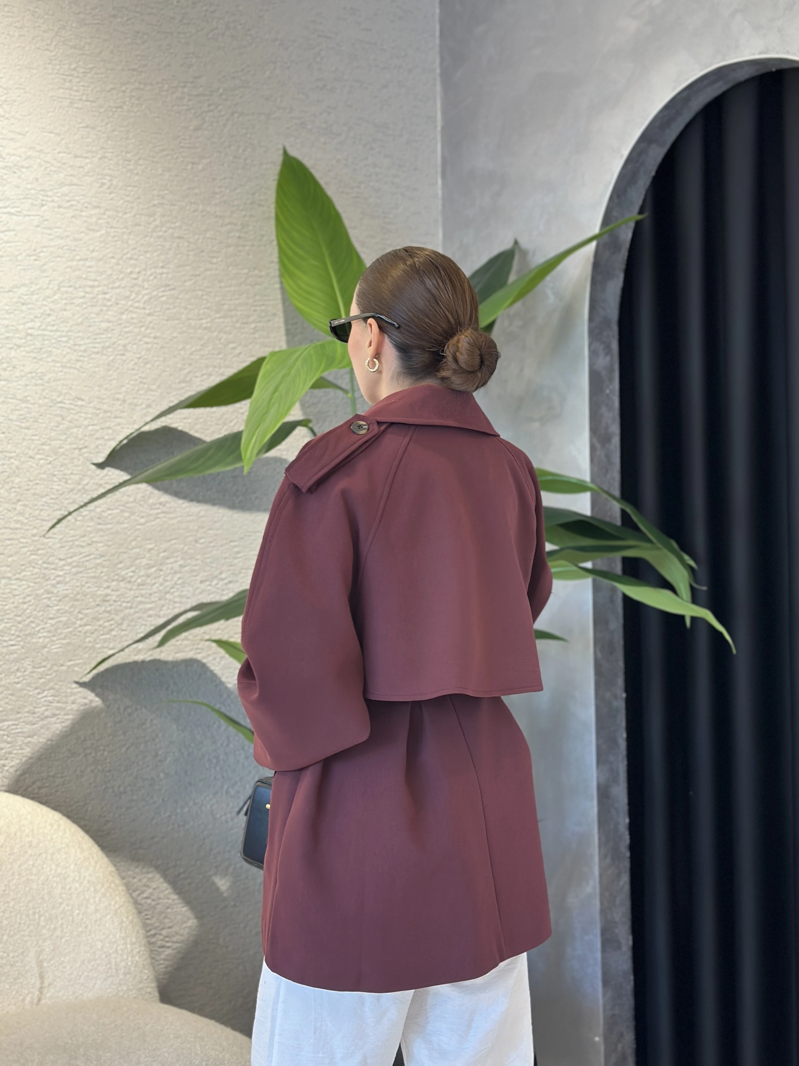 Deri Kemer Detaylı Kısa Trençkot