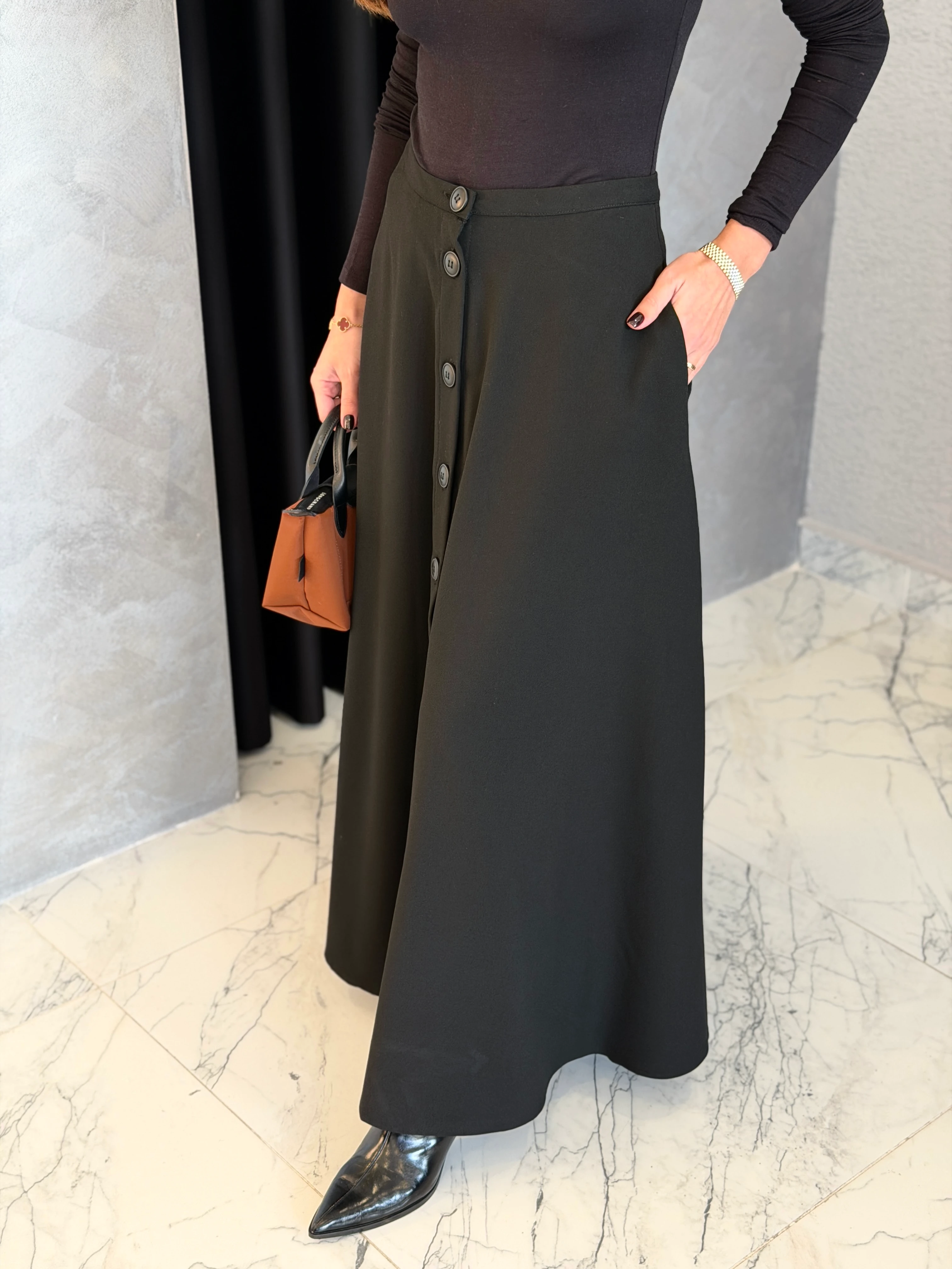 Önden Düğmeli Midi Boy Etek - Siyah