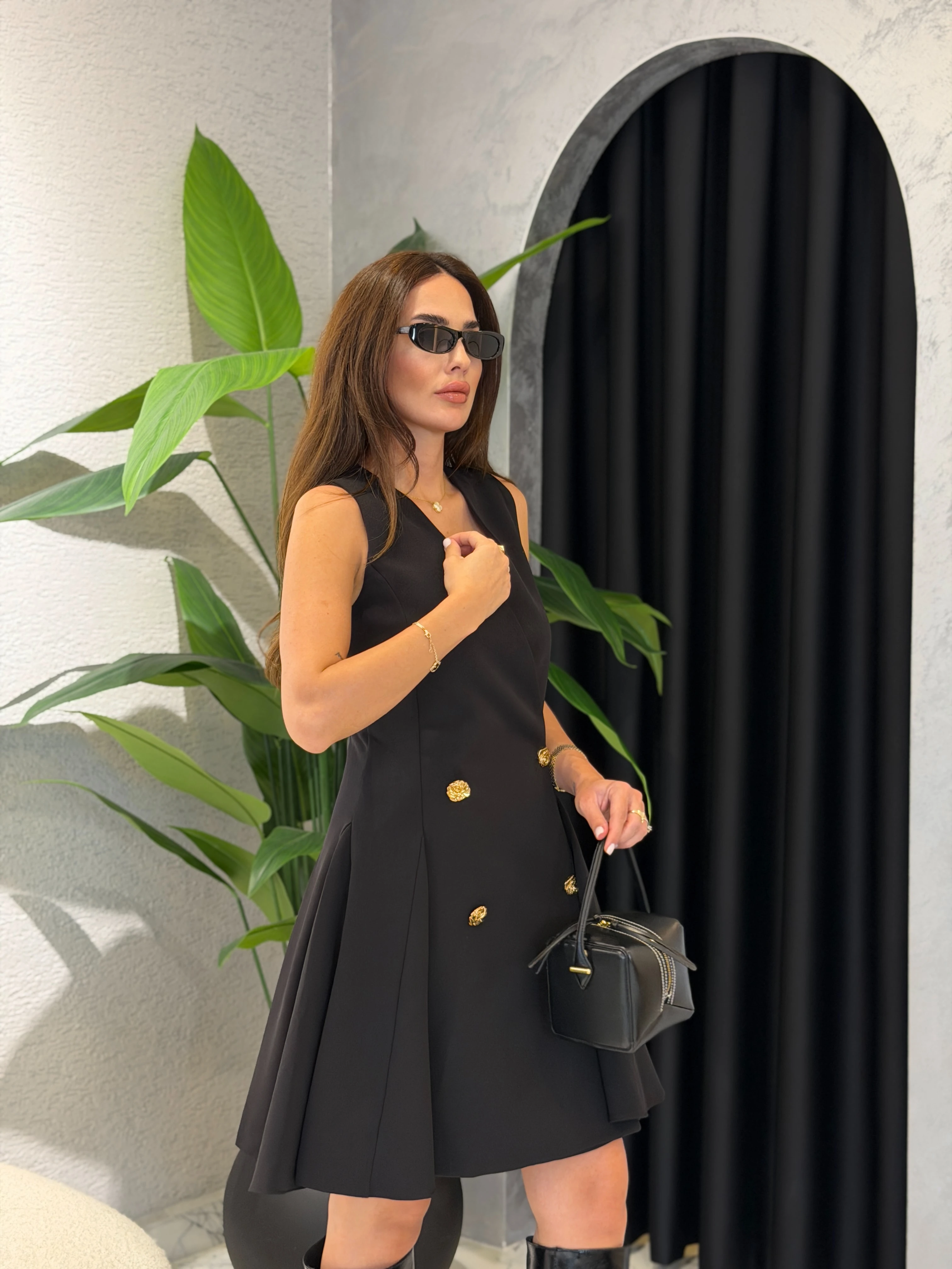 Gold Düğmeli Kruvaze Volanlı Kısa Elbise - Siyah