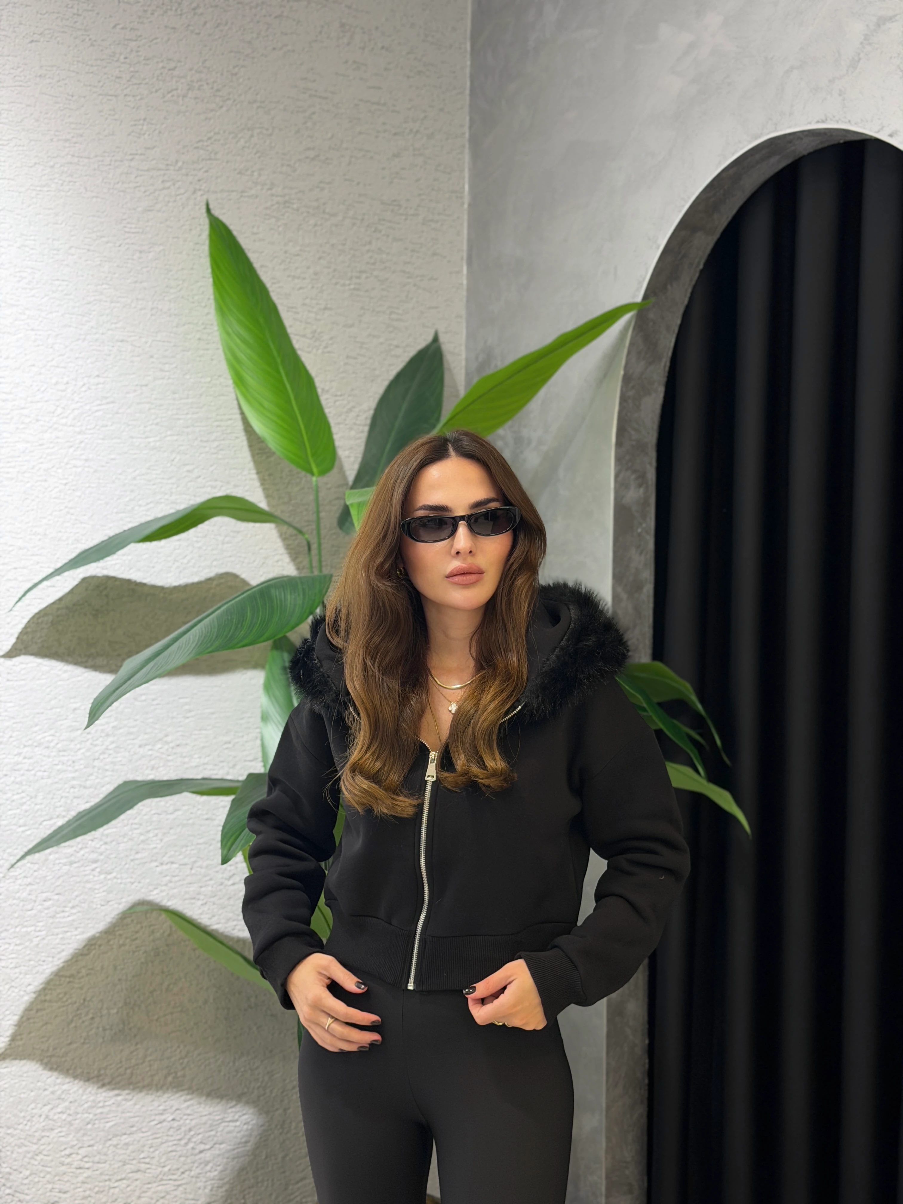 Kürk Detay İçi Şardonlu Kapüşonlu Hırka - Siyah