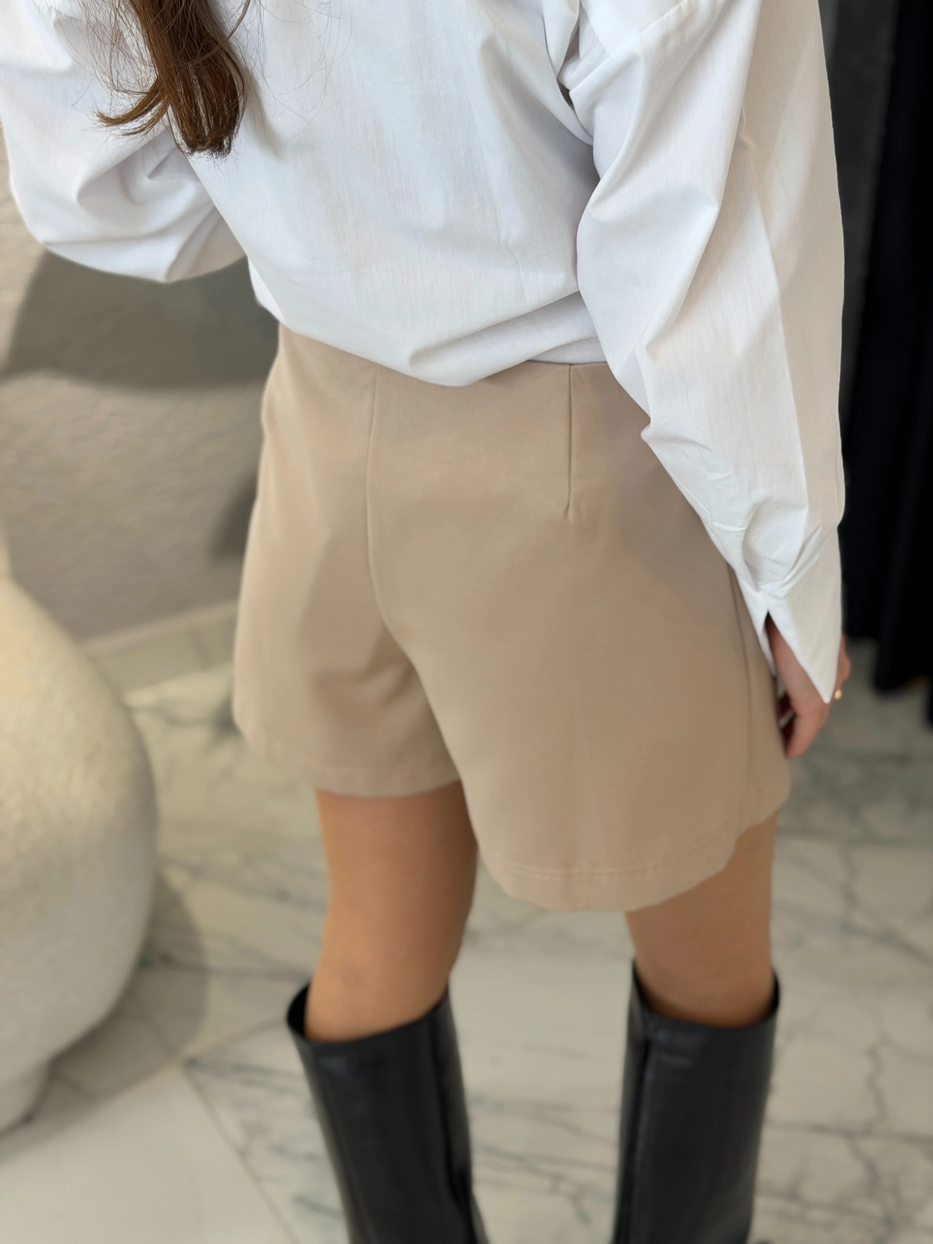 Kemer Detaylı Mini Şort Etek