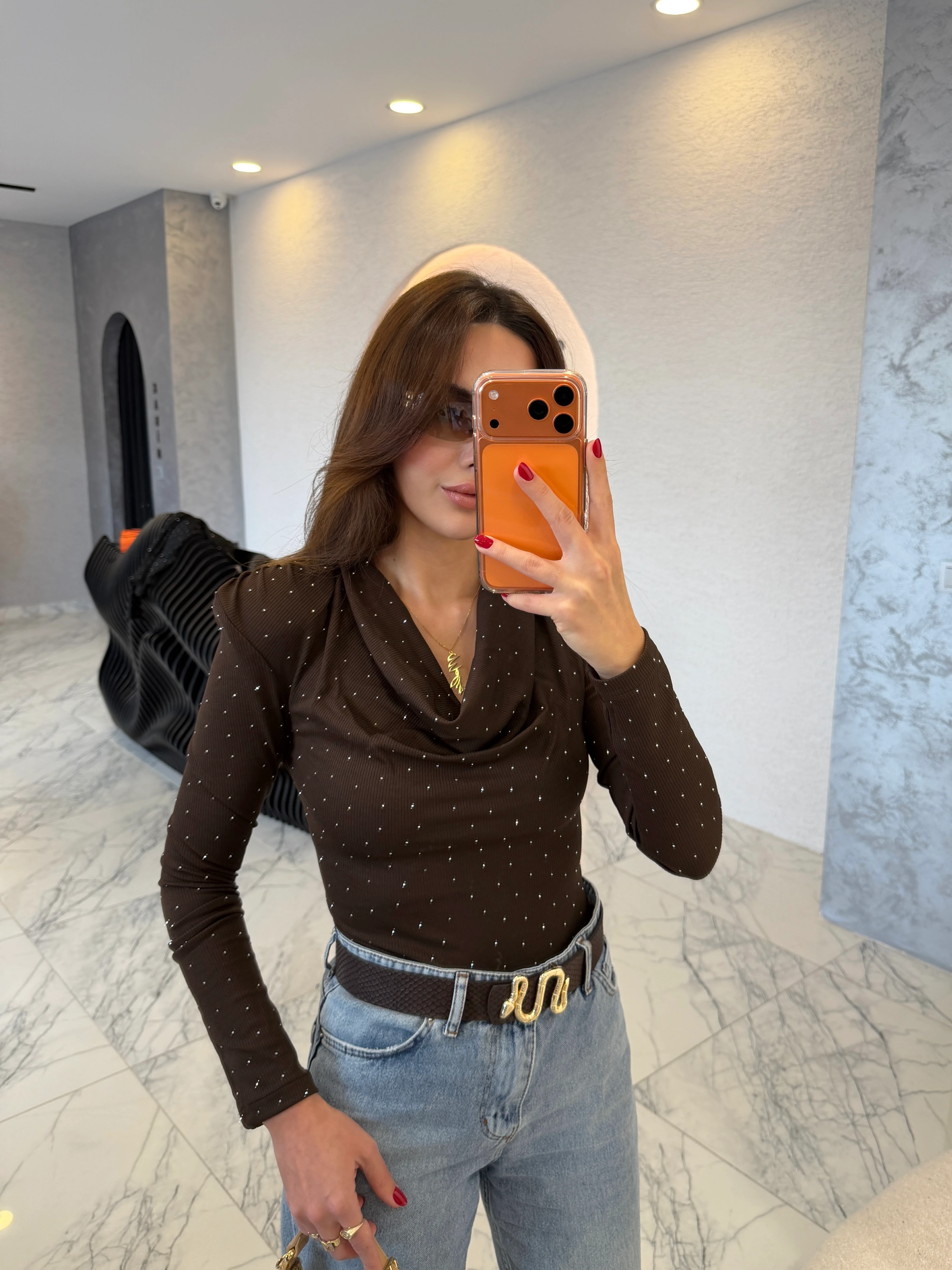 Degaje Yaka Vatkalı Taşlı Bluz