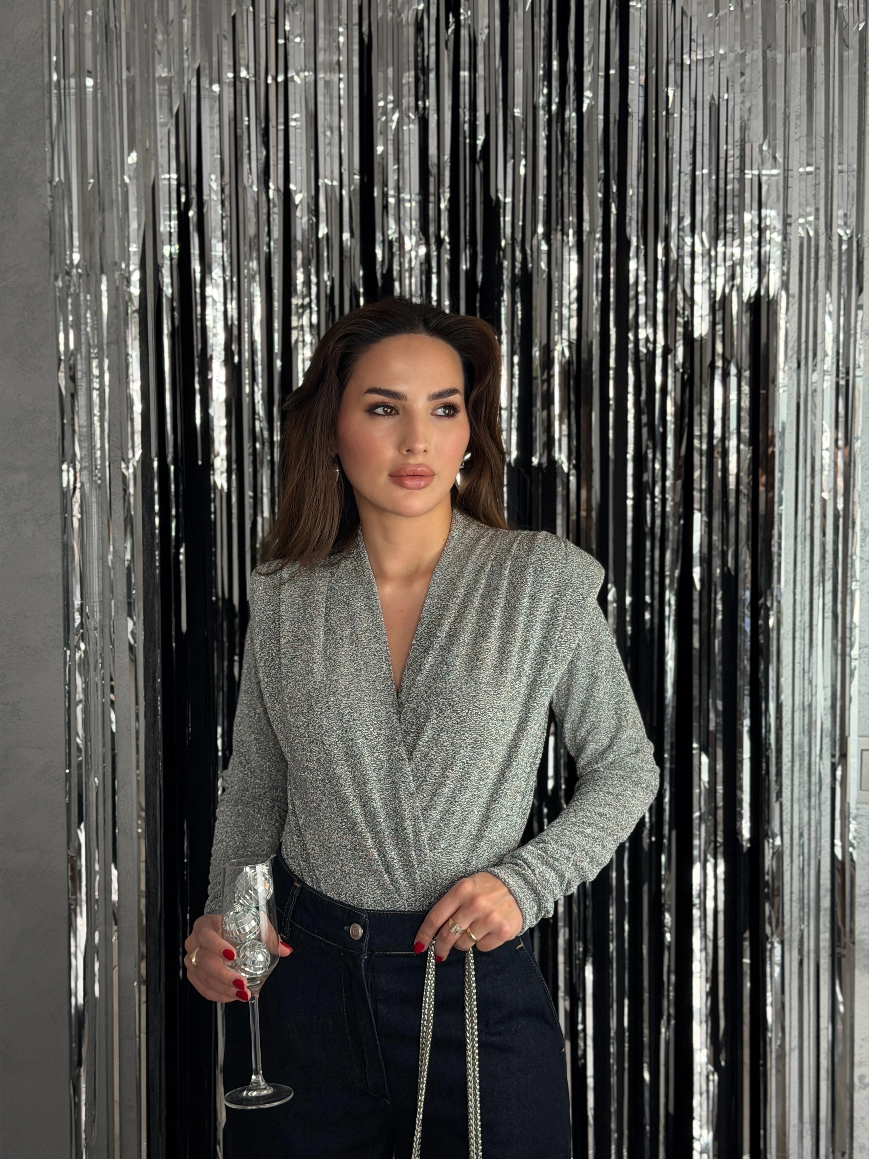 Vatkalı Kruvaze Yaka Işıltılı Çıt Çıtlı Bluz  - gümüş