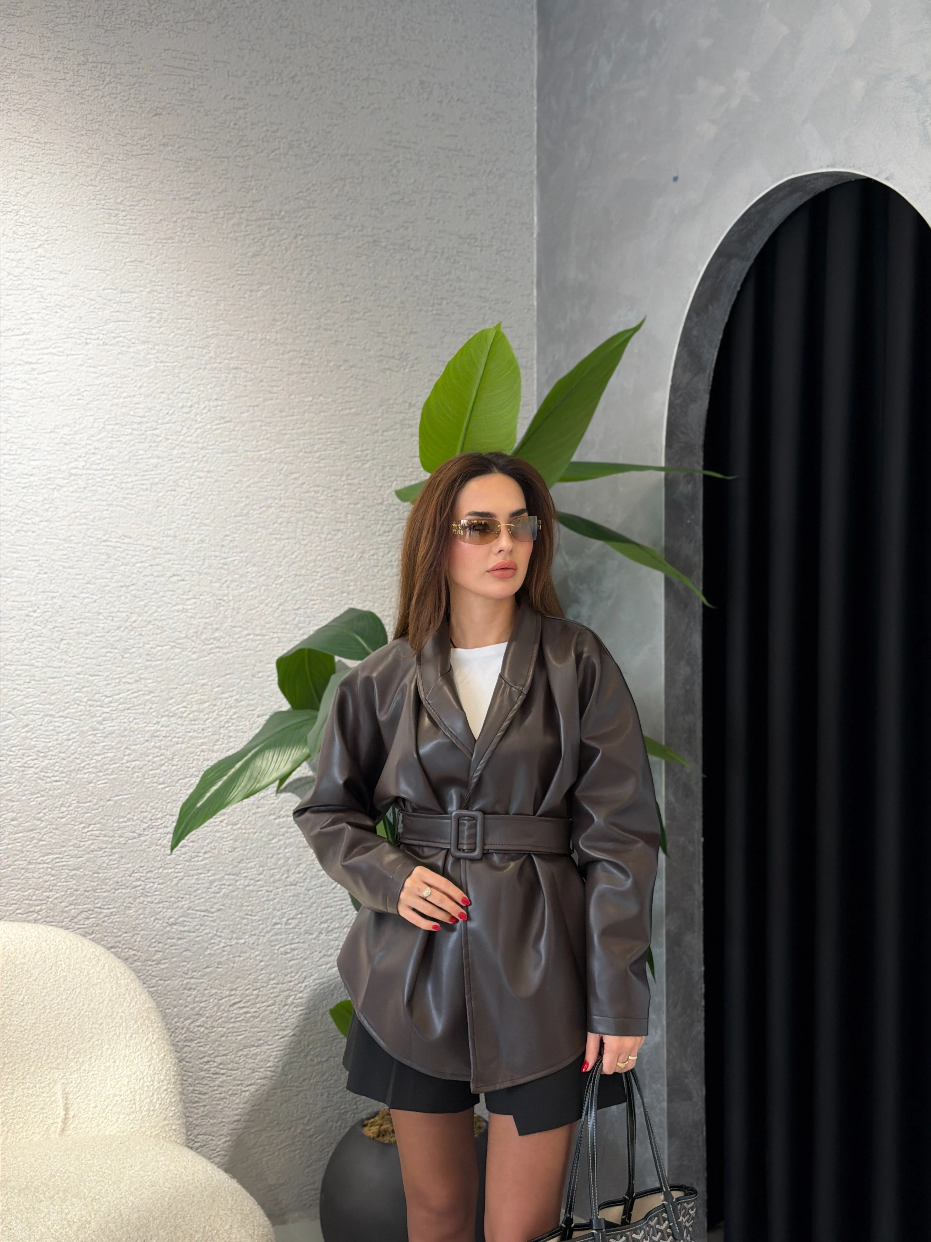 Kemer Detaylı Dik Yaka Deri Ceket