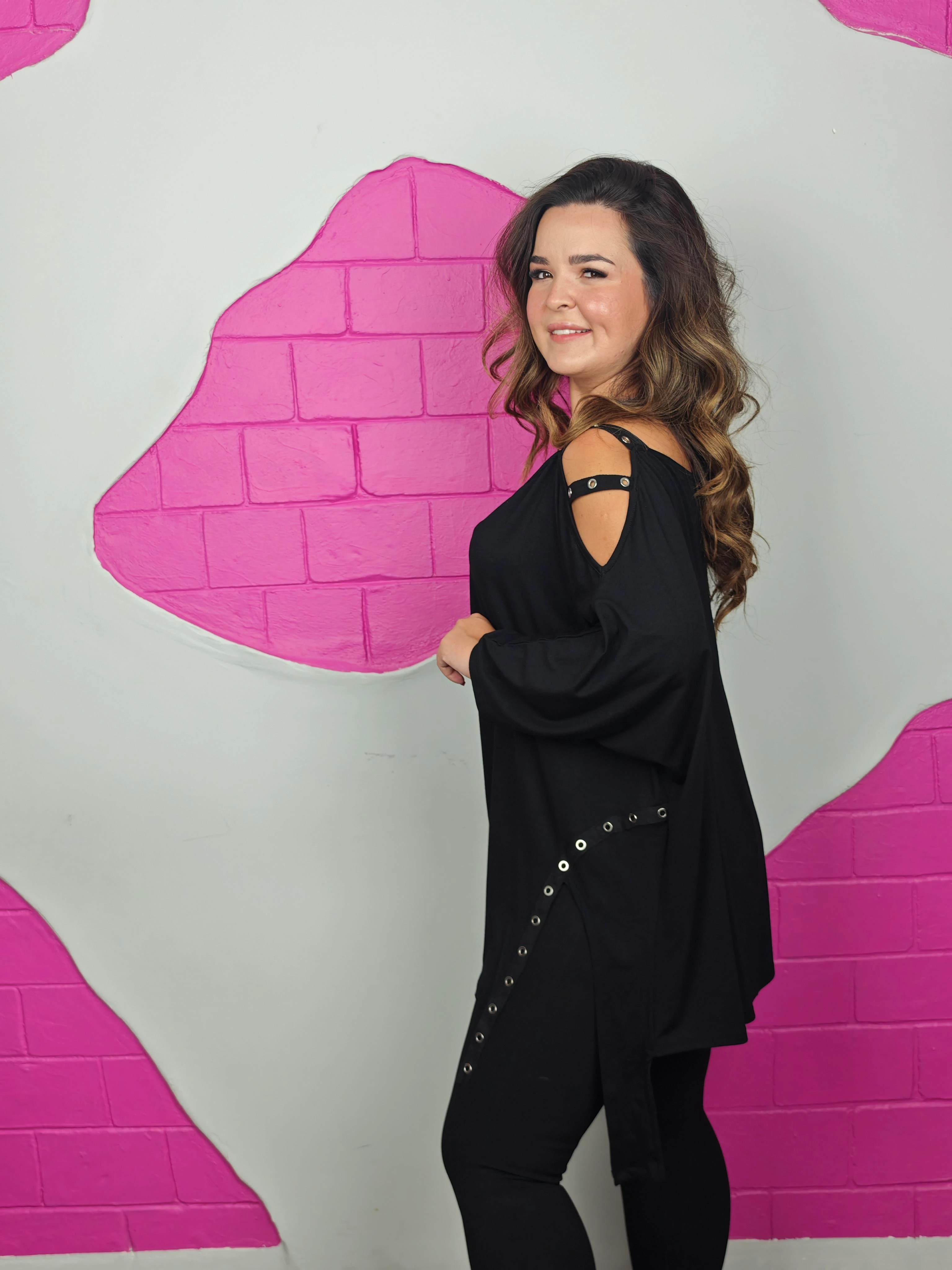 BÜYÜK BEDEN KUŞGÖZÜ DETAYLI TASARIM BLUZ