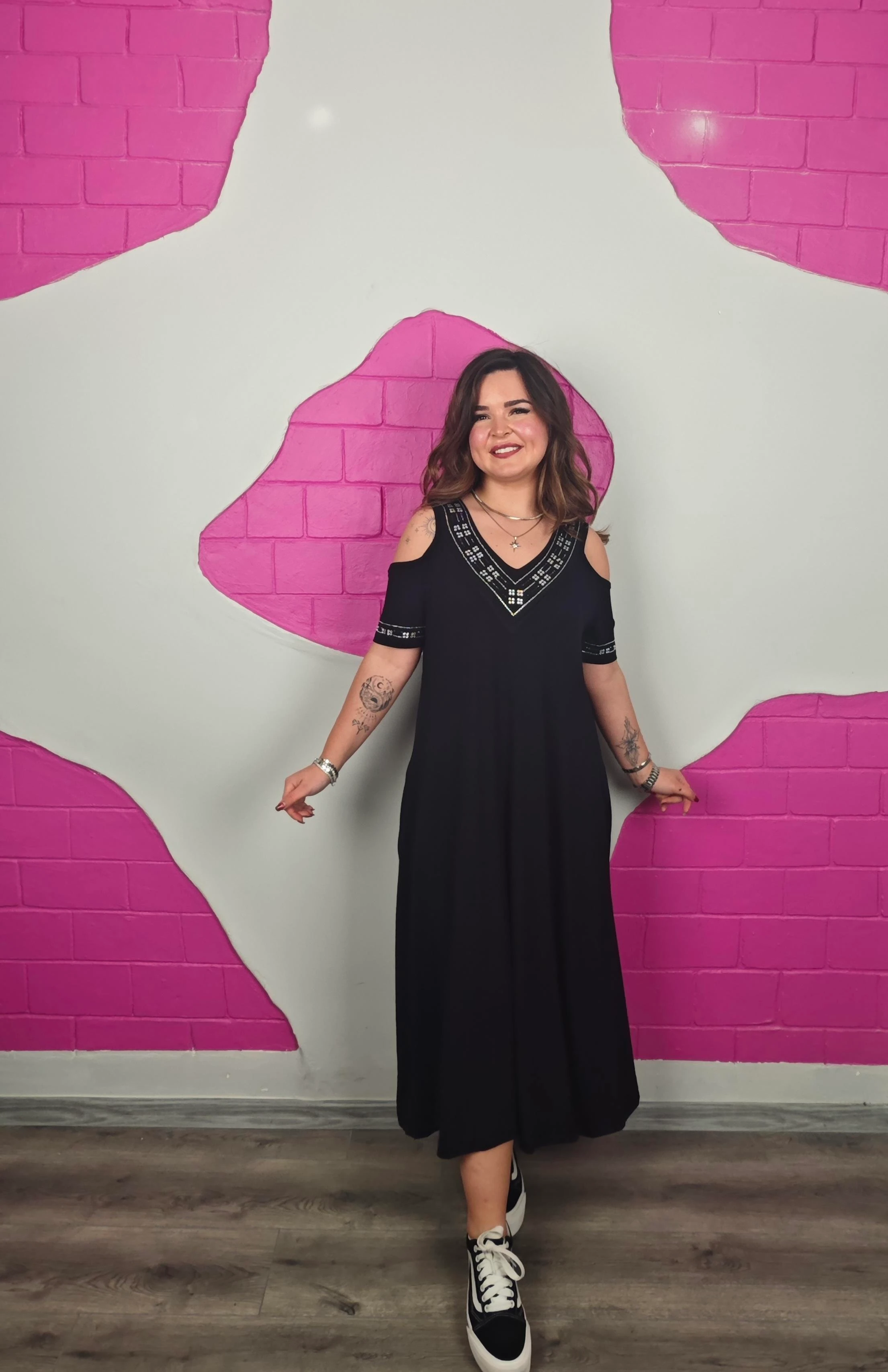 BÜYÜK BEDEN YAKASI TAŞLI ELBİSE