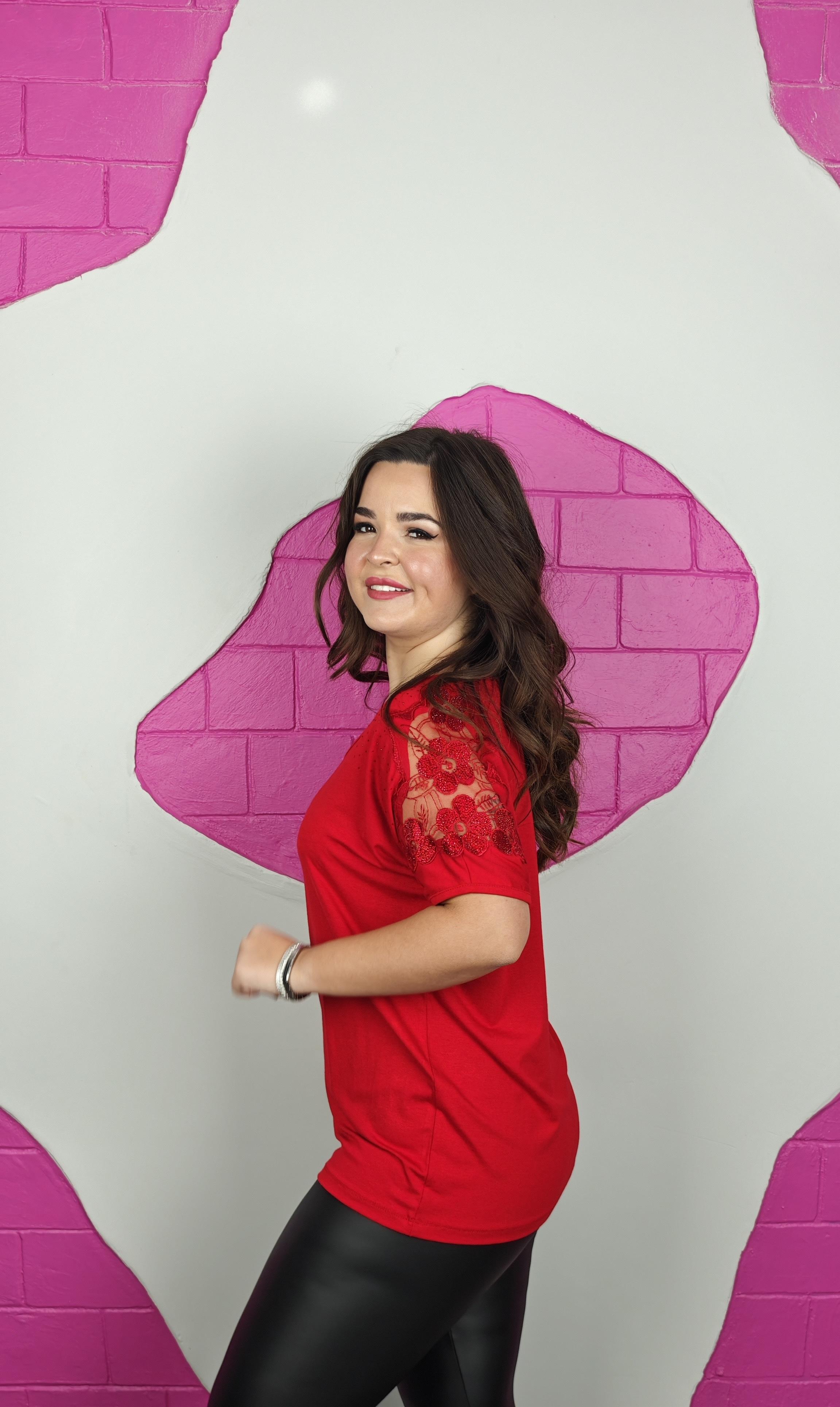 BÜYÜK BEDEN KIRMIZI OMUZ DEKOLTELİ BLUZ