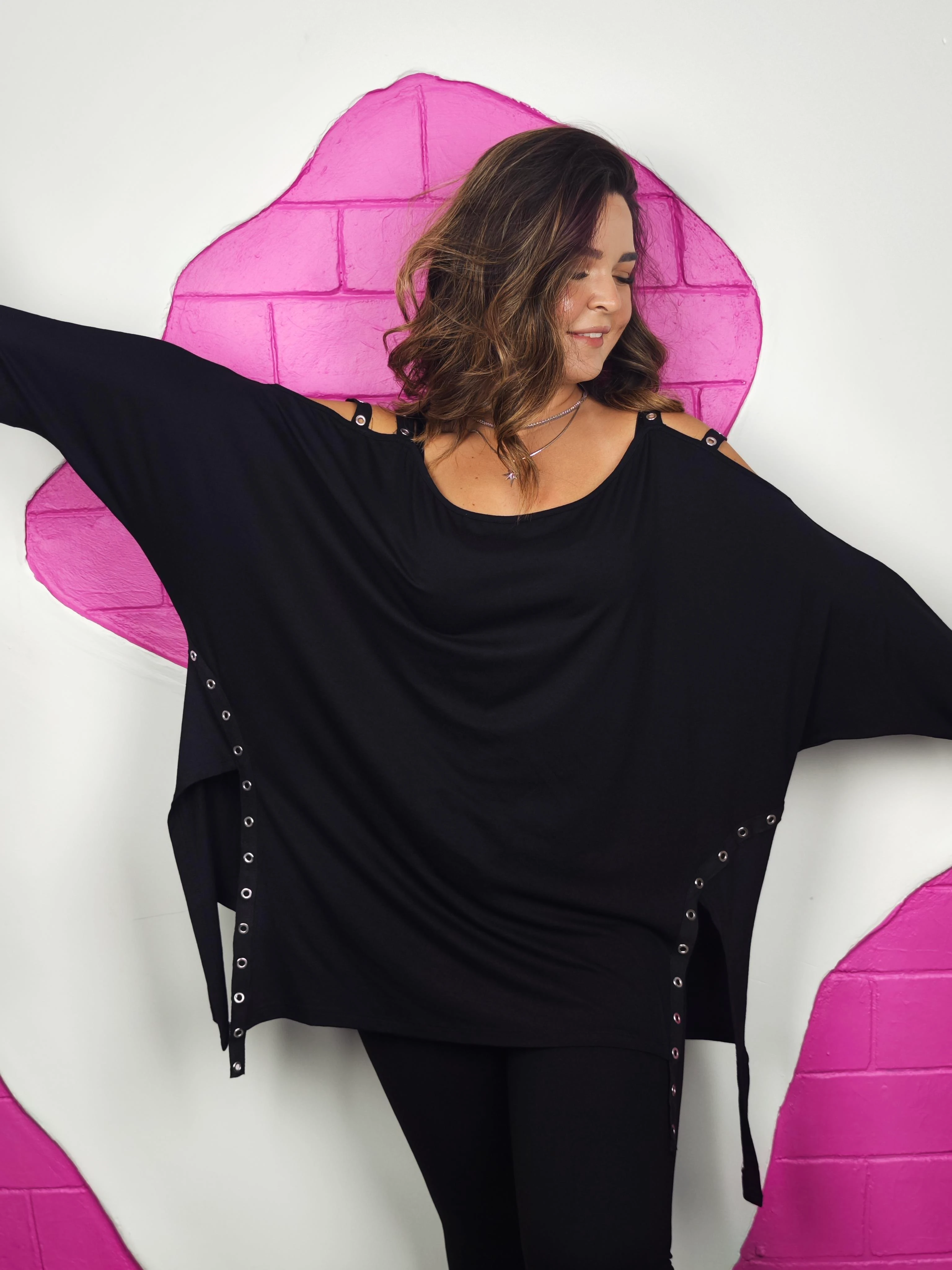 BÜYÜK BEDEN KUŞGÖZÜ DETAYLI TASARIM BLUZ