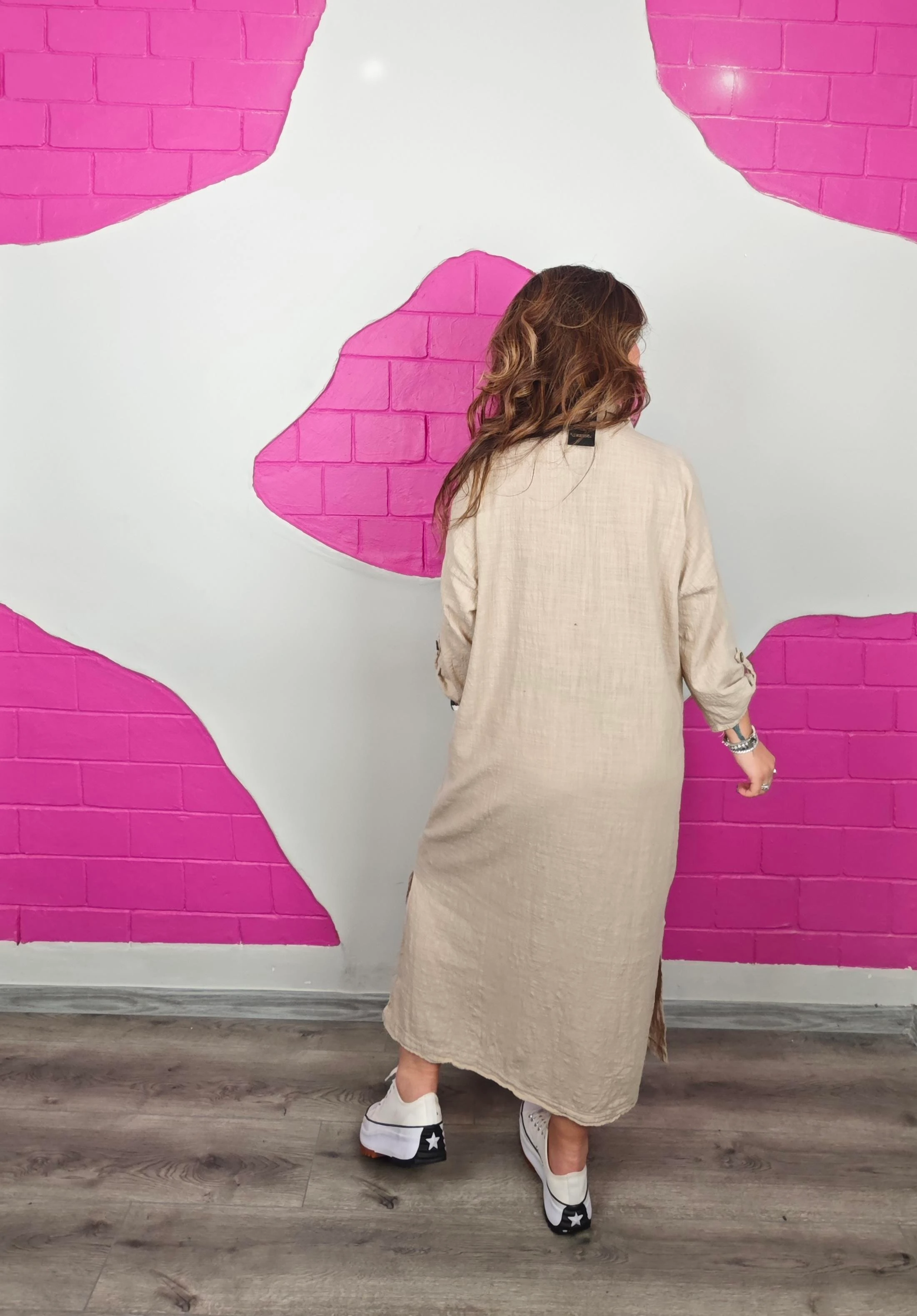 BÜYÜK BEDEN CEBİ PAYETLİ KREM MÜSLİN ELBİSE