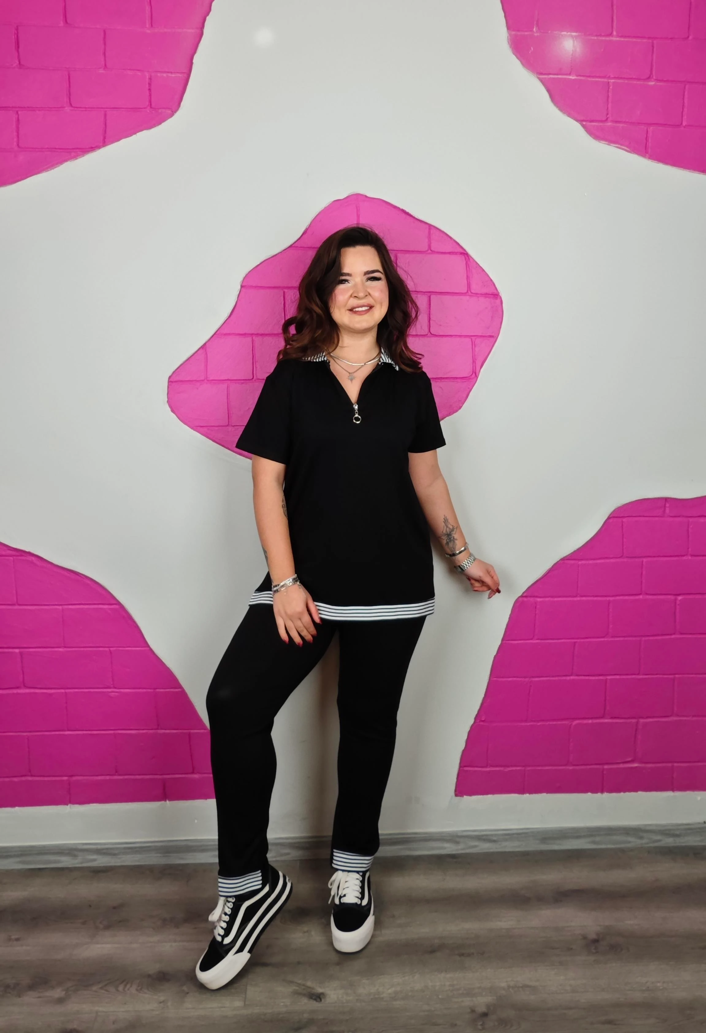 BÜYÜK BEDEN YAKALI ŞERİTLİ SİYAH TAKIM