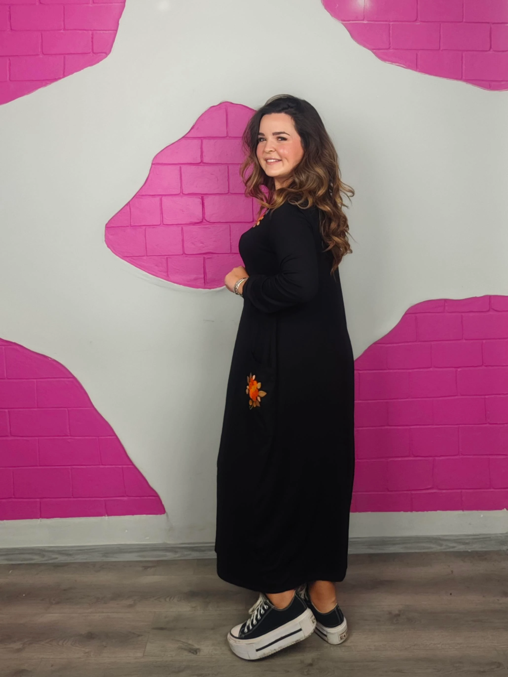 BÜYÜK BEDEN UZUN KOL ÇİÇEK NAKIŞLI ELBİSE