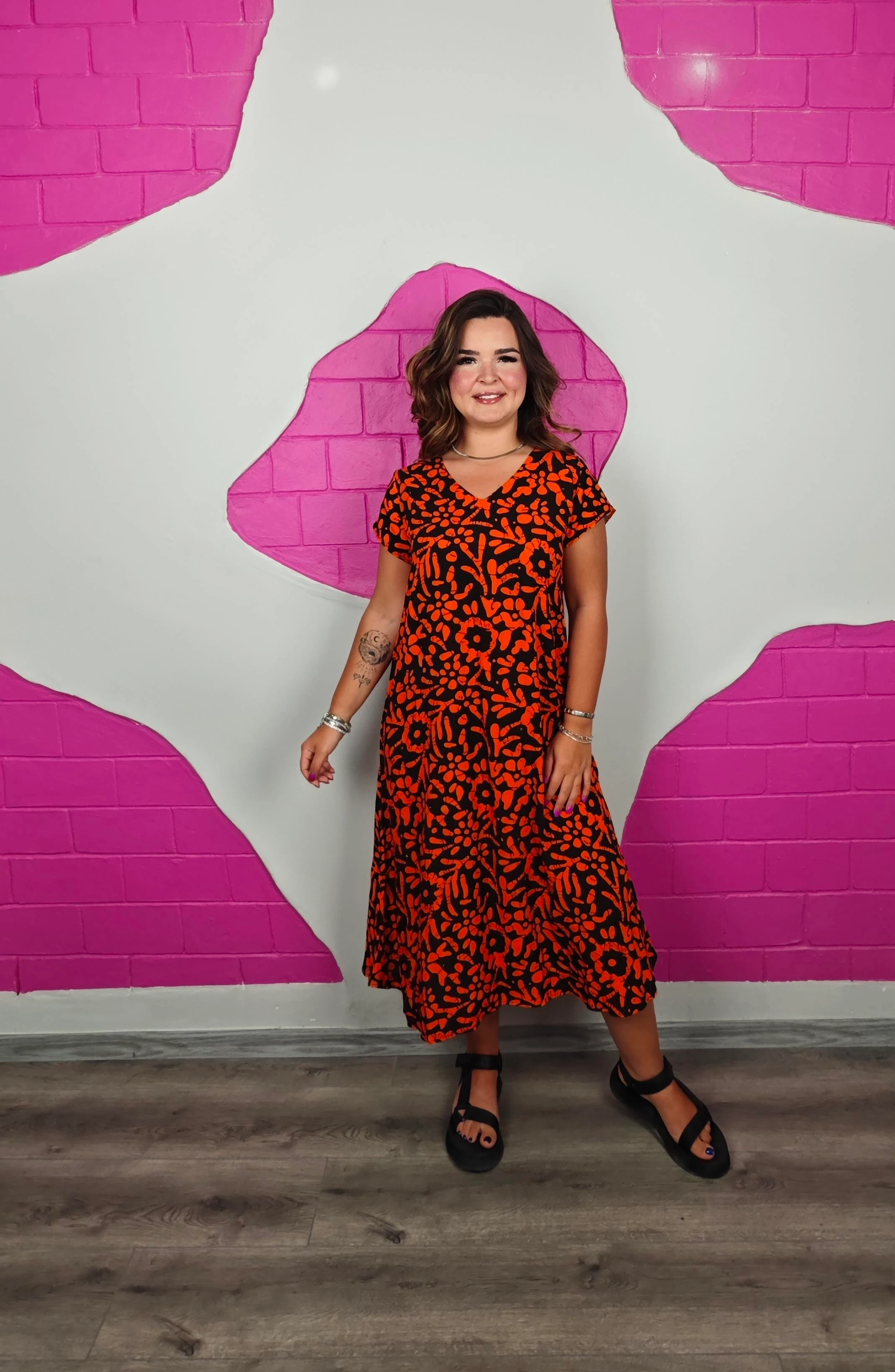 BÜYÜK BEDEN TURUNCU SİYAH DESENLİ ELBİSE