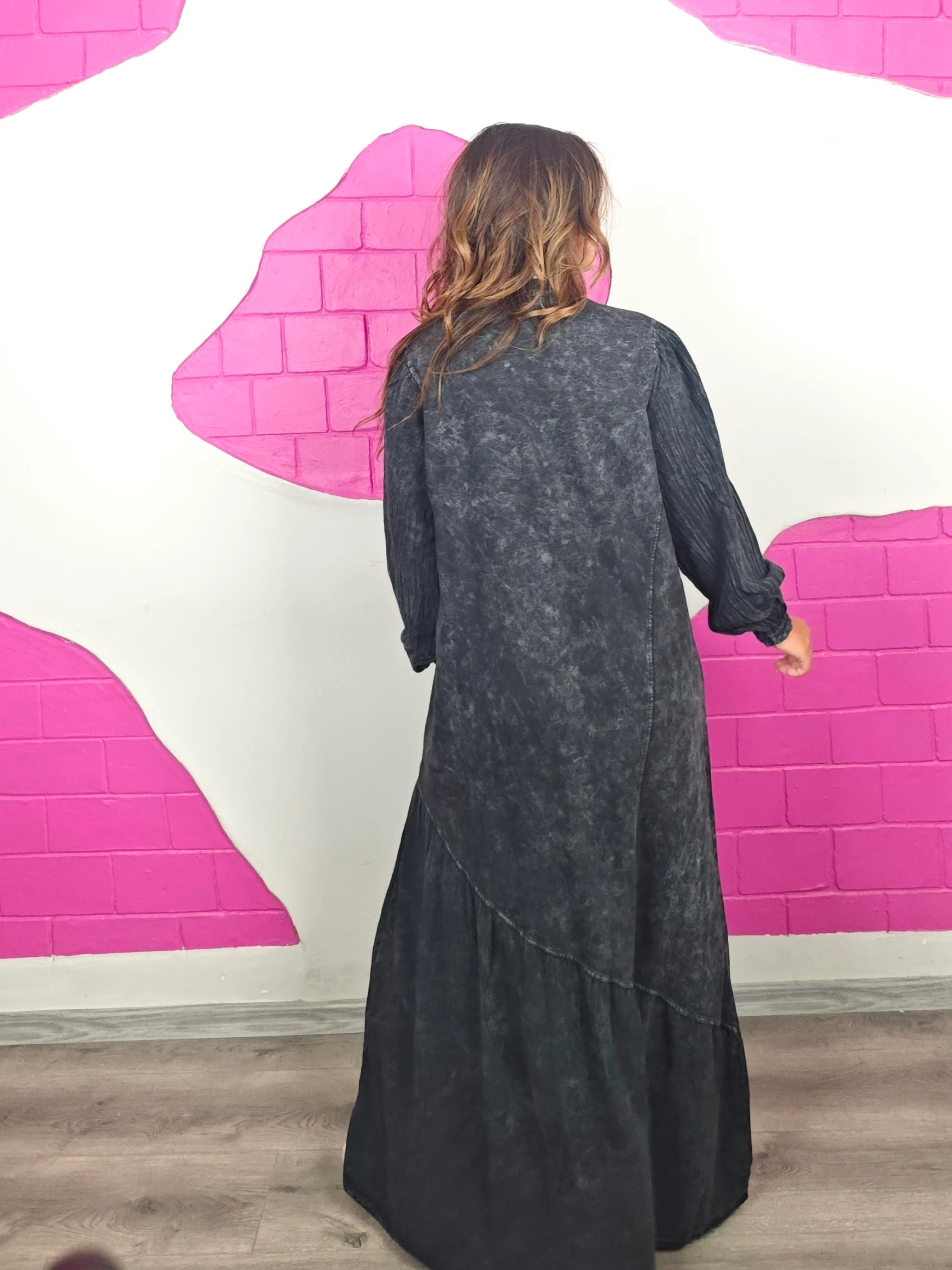 BÜYÜK BEDEN YIKAMALI FIRFIRLI ANTRASİT ELBİSE