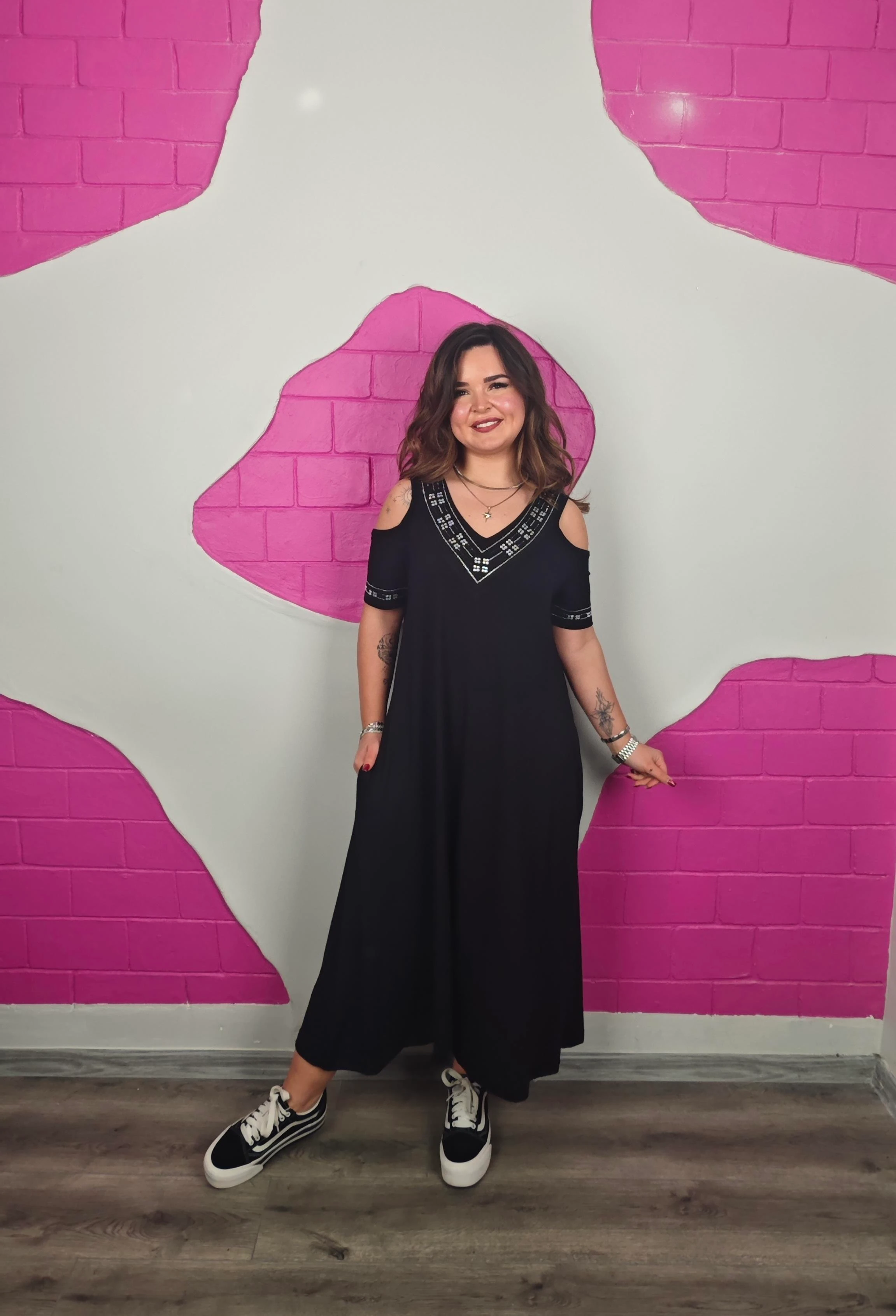 BÜYÜK BEDEN YAKASI TAŞLI ELBİSE