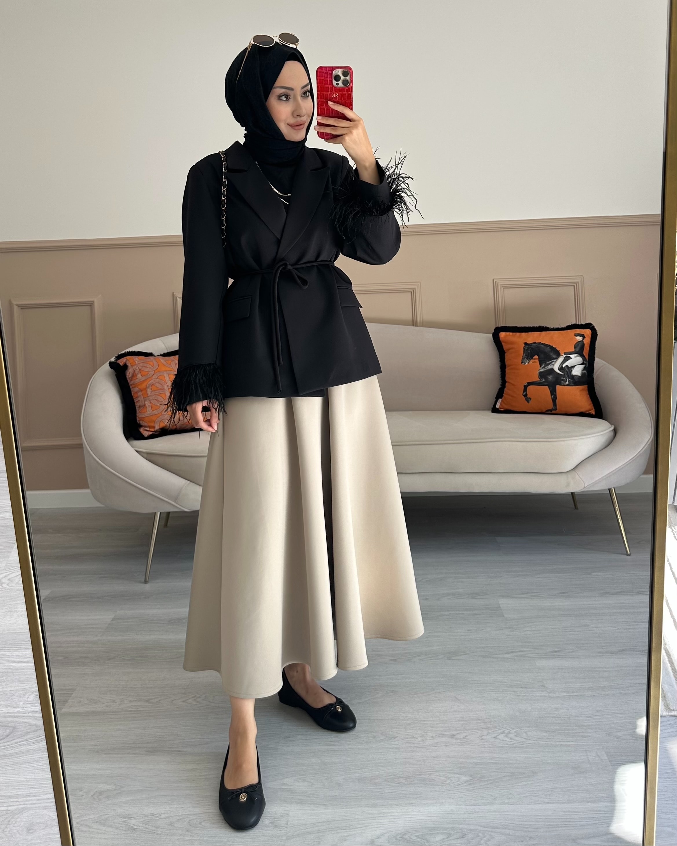 KOLLARI TÜYLÜ CEKET / SİYAH