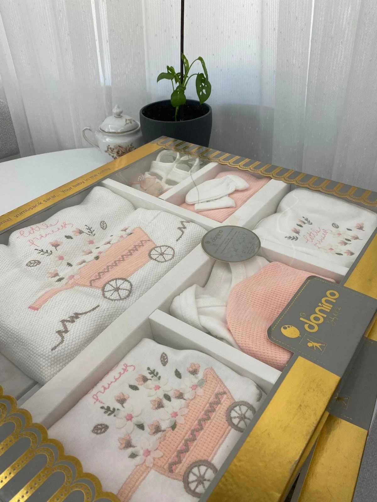 Yeni doğan kız bebek