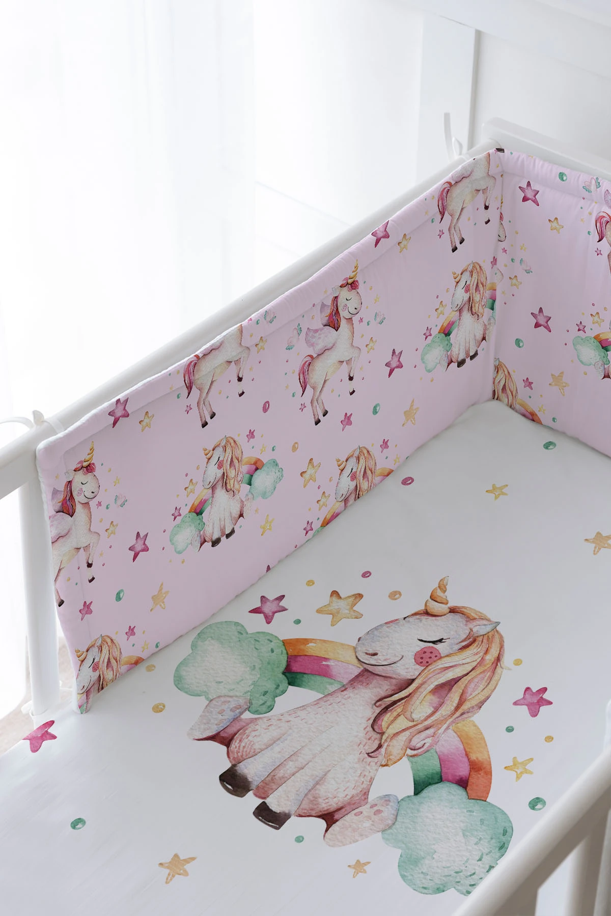 Bebek Başucu Koruyucu ve Baskılı Çarşaflı Uyku Seti - For Baby Serisi - Gökkuşaklı Unicorn