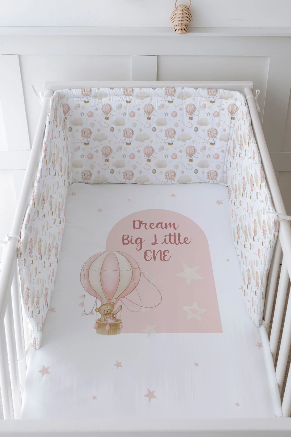 Bebek Başucu Koruyucu ve Baskılı Çarşaflı Uyku Seti - For Baby Serisi - Pembe Balonda Ayı