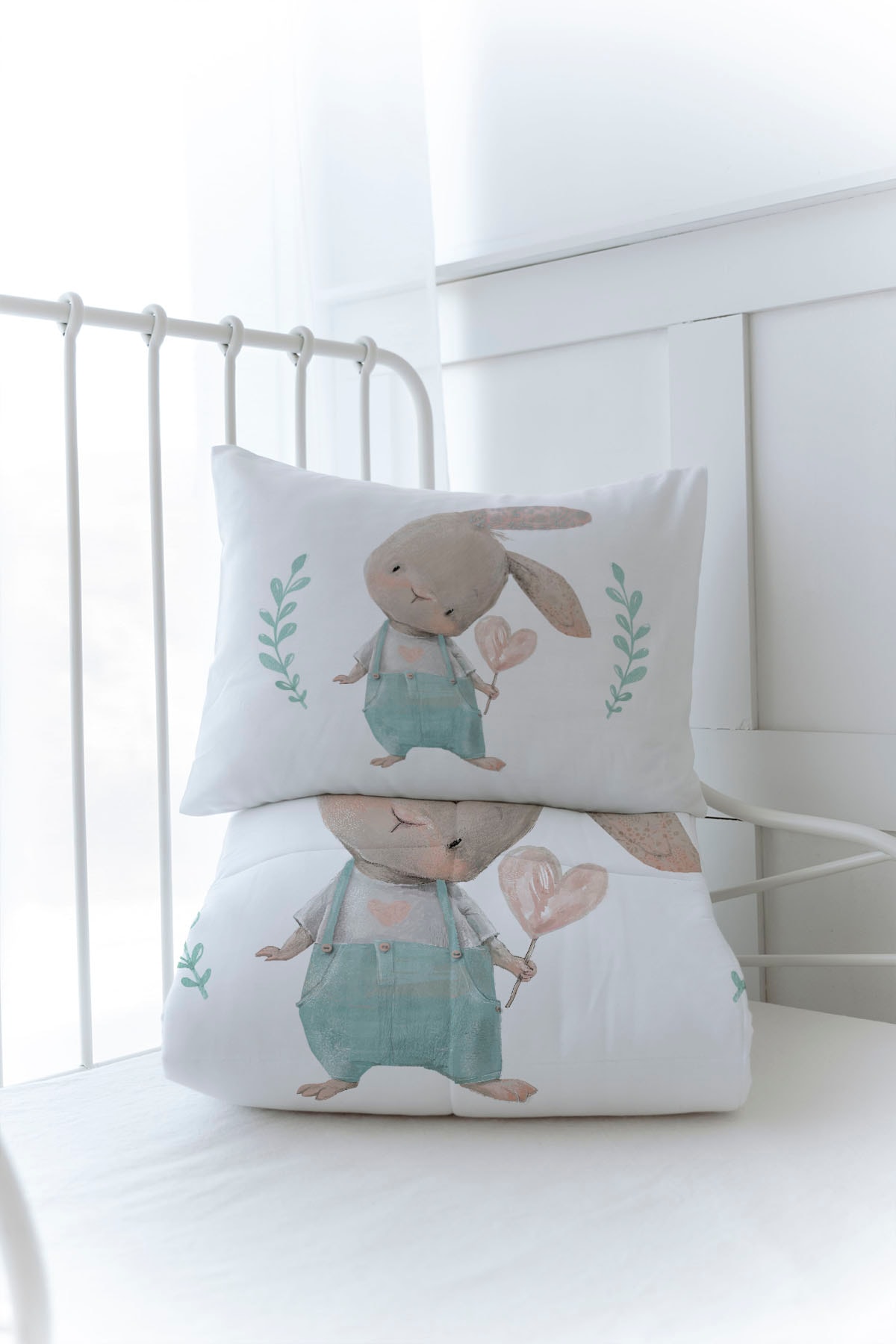 Organik Baskılı Yorgan Seti - For Baby Serisi - Salopetli Tavşan