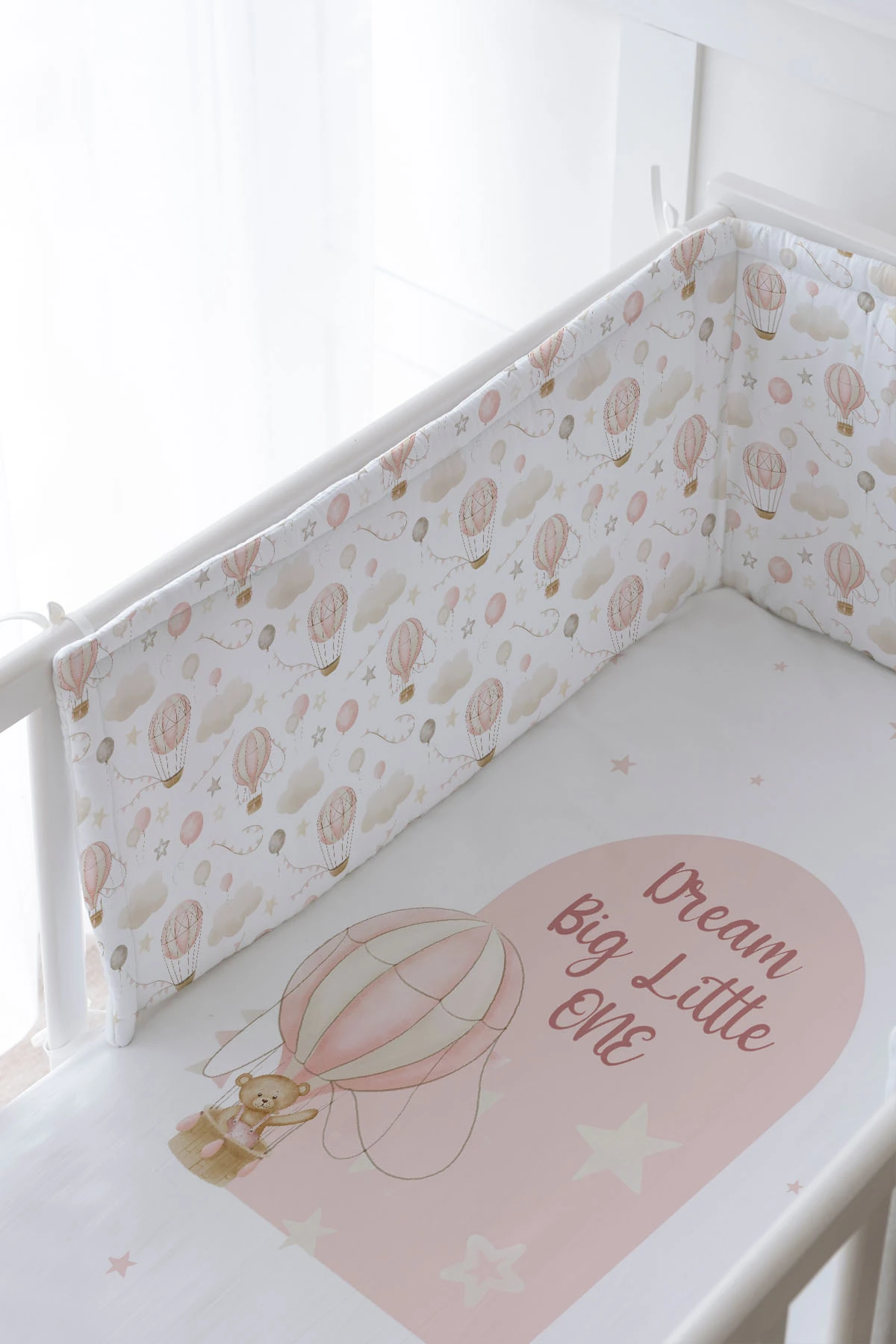 Bebek Başucu Koruyucu ve Baskılı Çarşaflı Uyku Seti - For Baby Serisi - Pembe Balonda Ayı