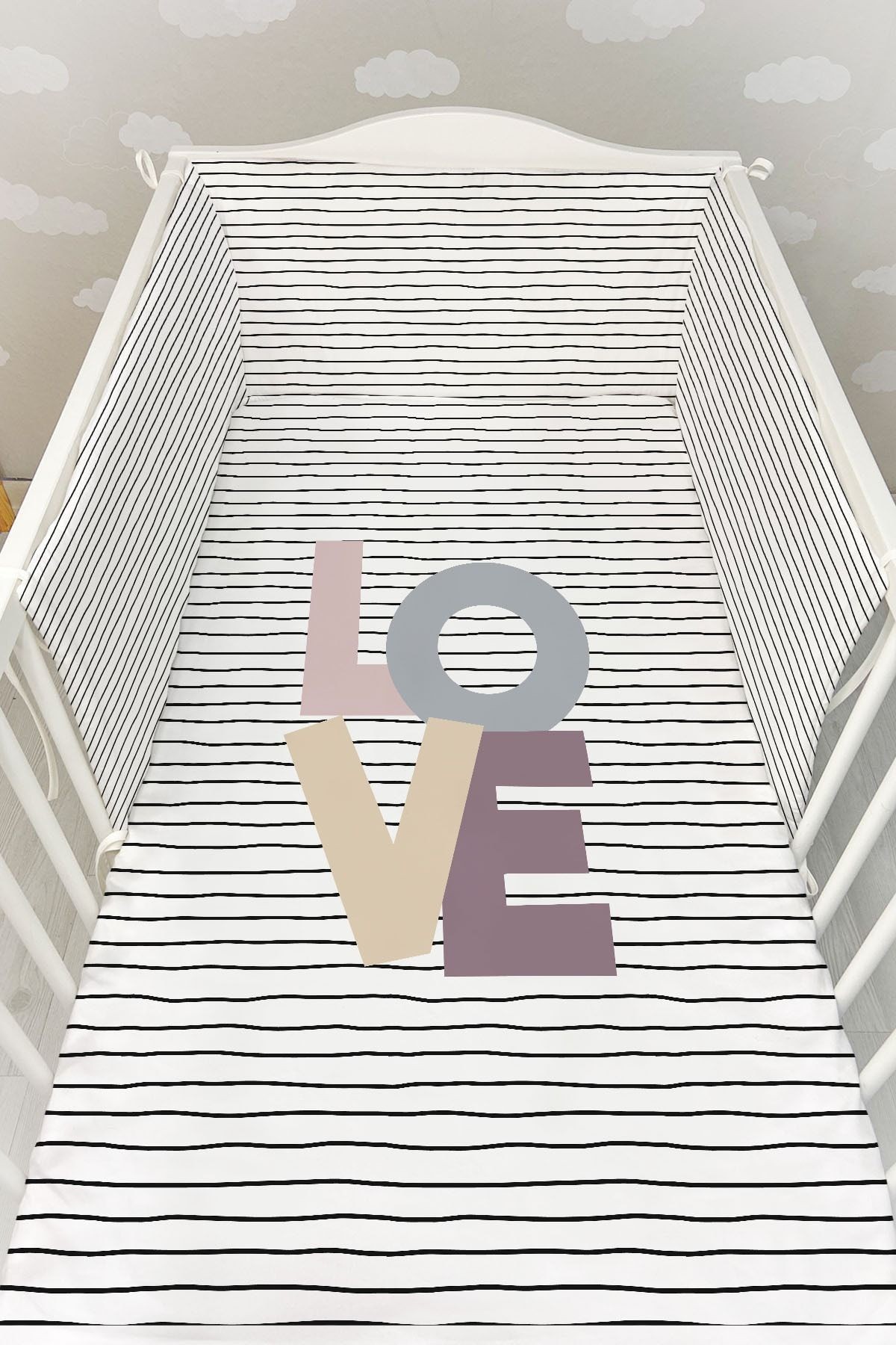 Bebek Başucu Koruyucu ve Baskılı Çarşaflı Uyku Seti - Pure Baby Serisi - Love