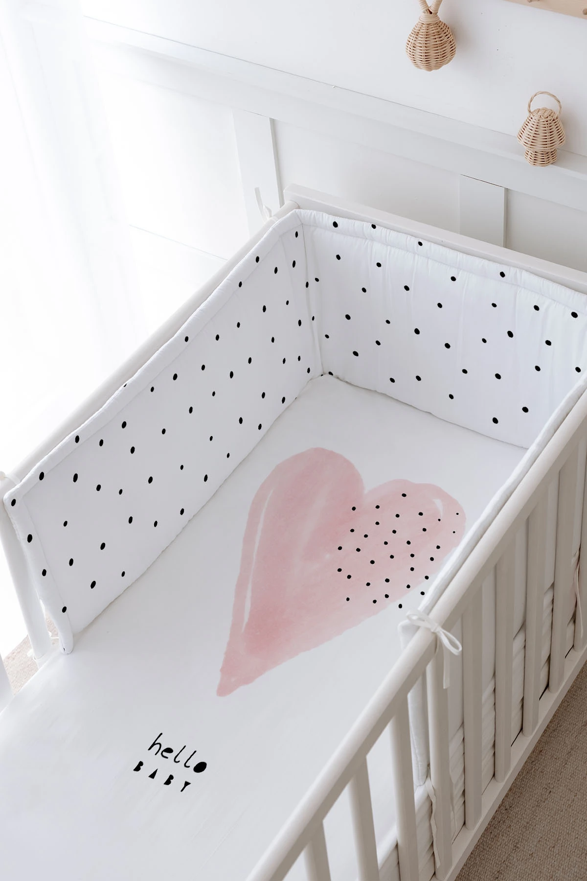 Bebek Başucu Koruyucu ve Baskılı Çarşaflı Uyku Seti - Pure Baby Serisi - Pembe Romantik Kalp