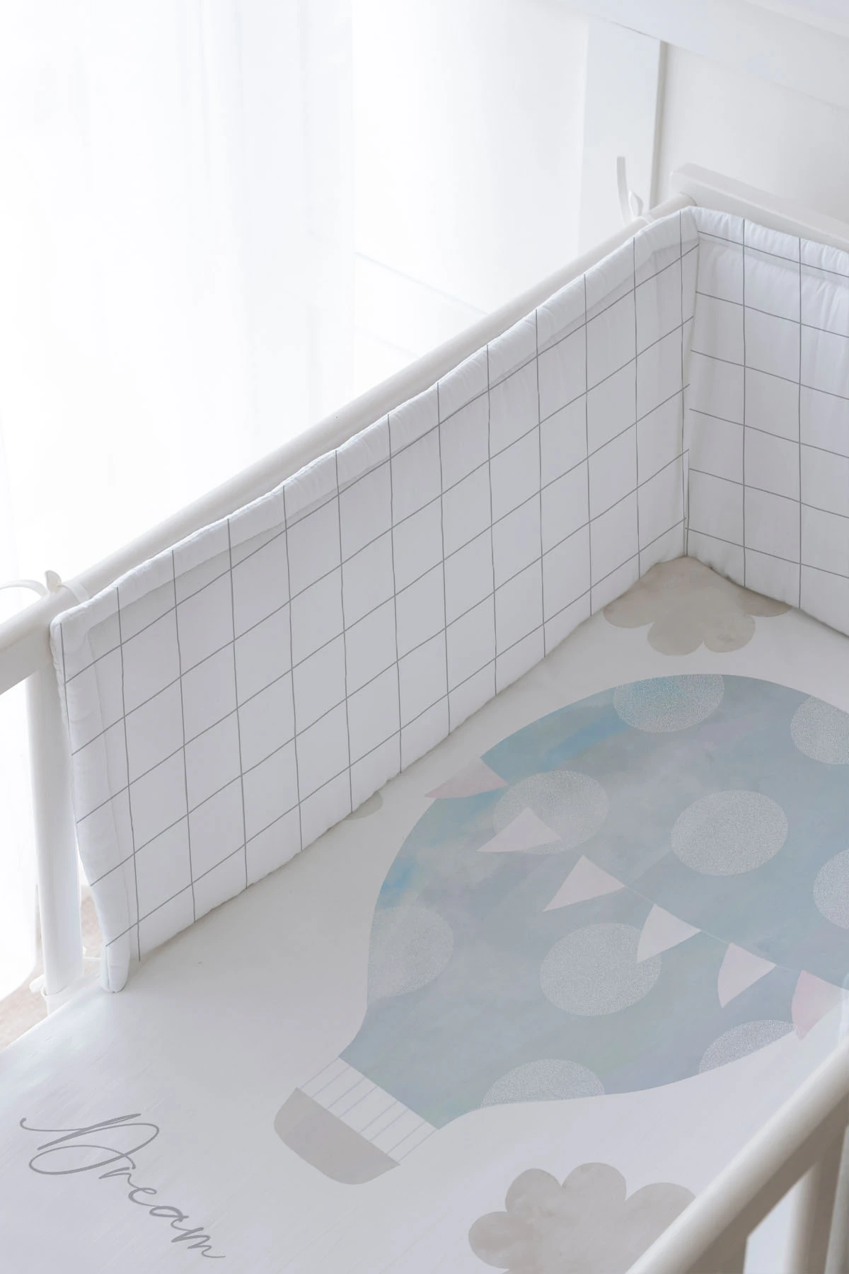 Bebek Başucu Koruyucu ve Baskılı Çarşaflı Uyku Seti - Pure Baby Serisi - Bulutlu Mavi Hava Balonu