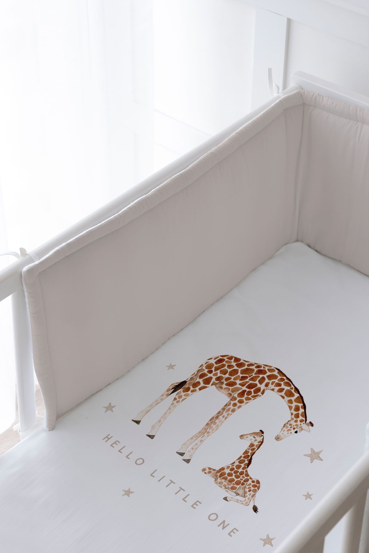 Bebek Başucu Koruyucu ve Baskılı Çarşaflı Uyku Seti - Royal Serisi - Baby Giraffe