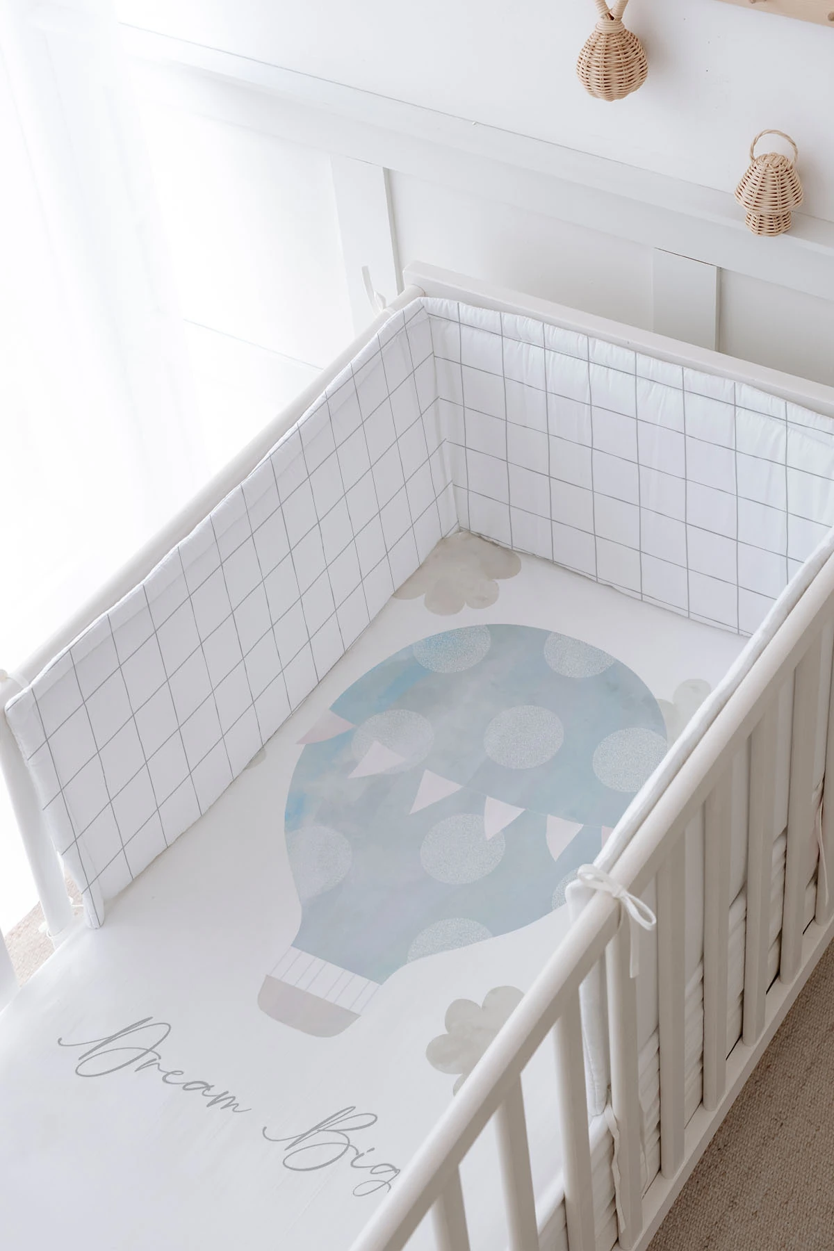 Bebek Başucu Koruyucu ve Baskılı Çarşaflı Uyku Seti - Pure Baby Serisi - Bulutlu Mavi Hava Balonu