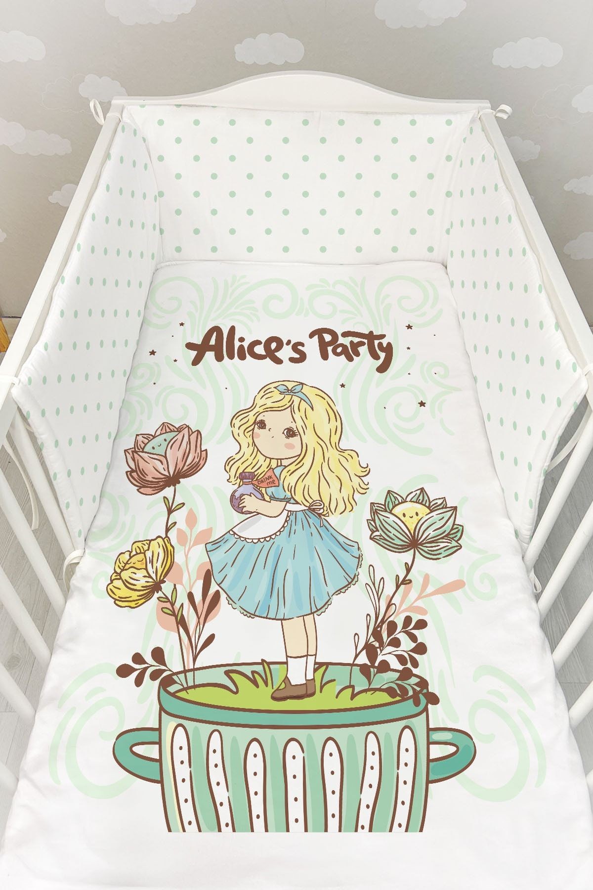 Bebek Başucu Koruyucu ve Baskılı Çarşaflı Uyku Seti - Pure Baby Serisi - Alice's Party