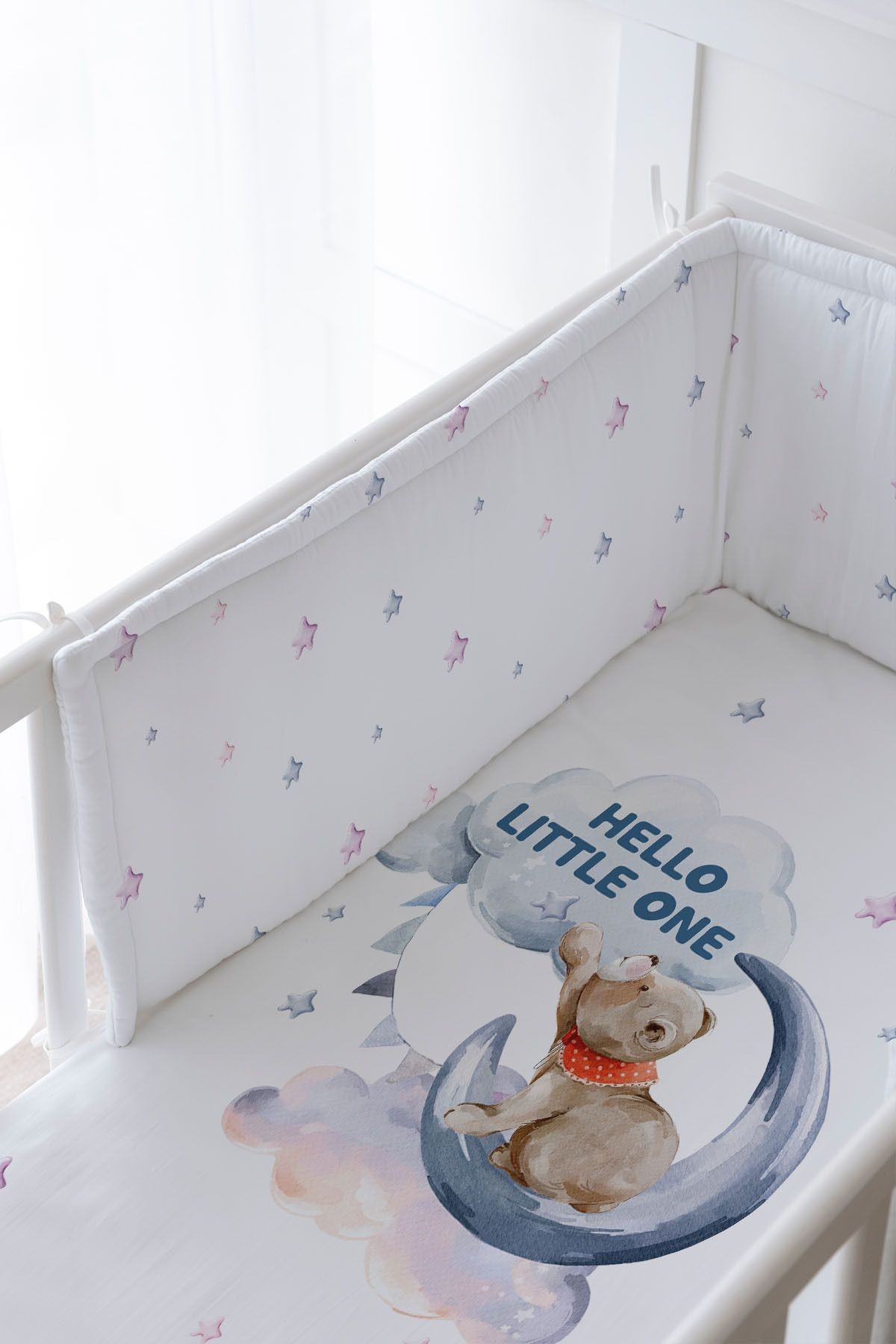 Bebek Başucu Koruyucu ve Baskılı Çarşaflı Uyku Seti - Pure Baby Serisi - Aya Uzanan Ayı