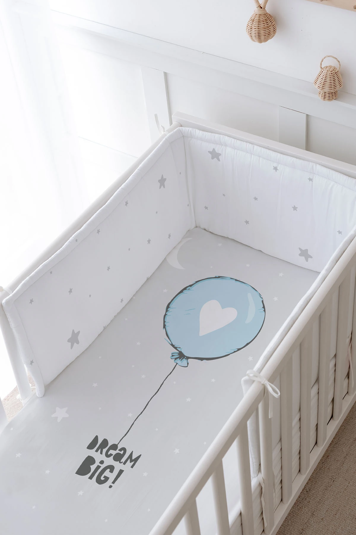 Bebek Başucu Koruyucu ve Baskılı Çarşaflı Uyku Seti - Pure Baby Serisi - Mavi Kalpli Balon