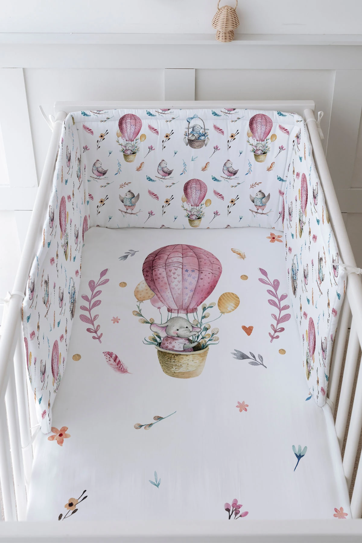 Bebek Başucu Koruyucu ve Baskılı Çarşaflı Uyku Seti - For Baby Serisi - Pembe Balonda Fil