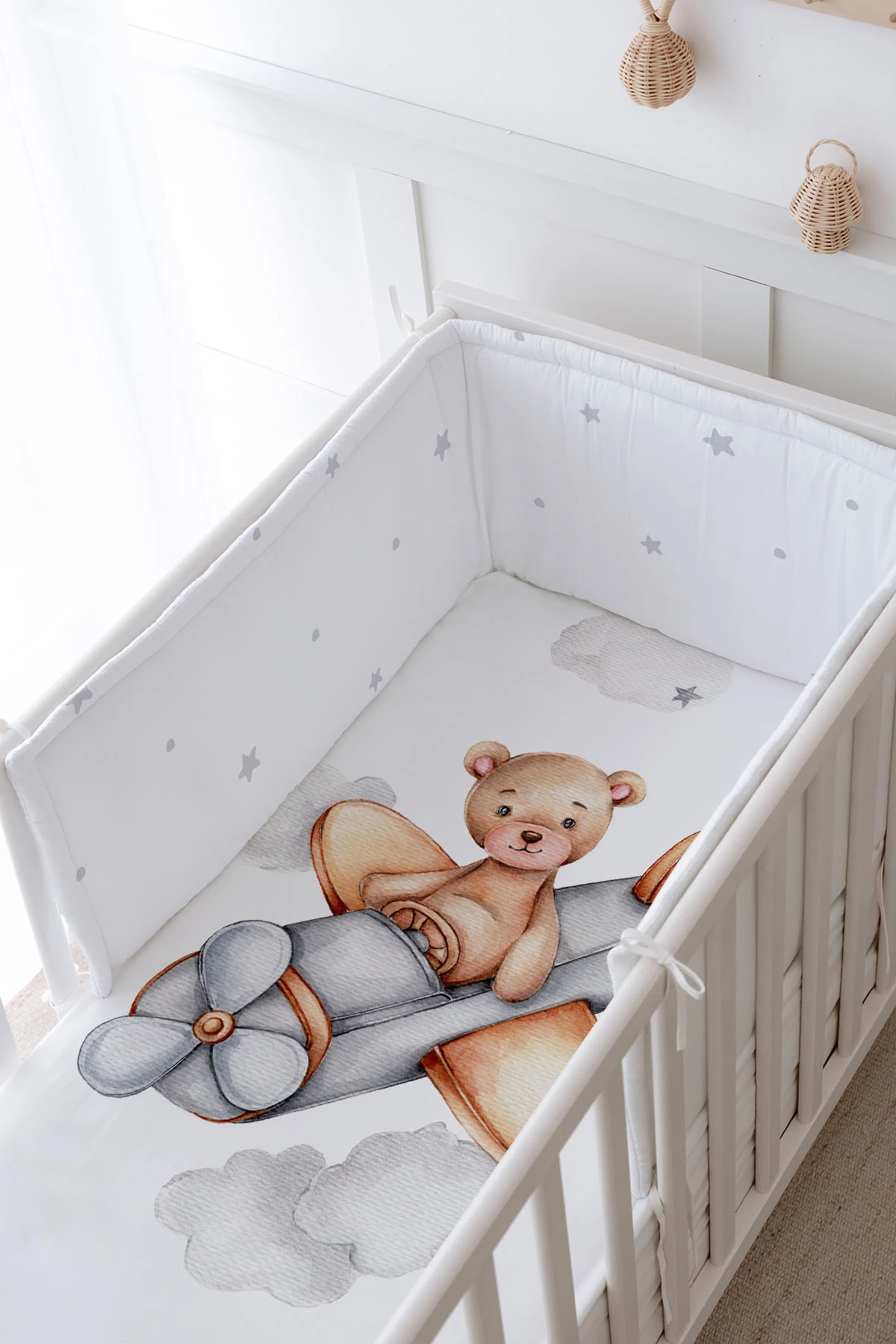 Bebek Başucu Koruyucu ve Baskılı Çarşaflı Uyku Seti - Pure Baby Serisi - Uçan Ayı