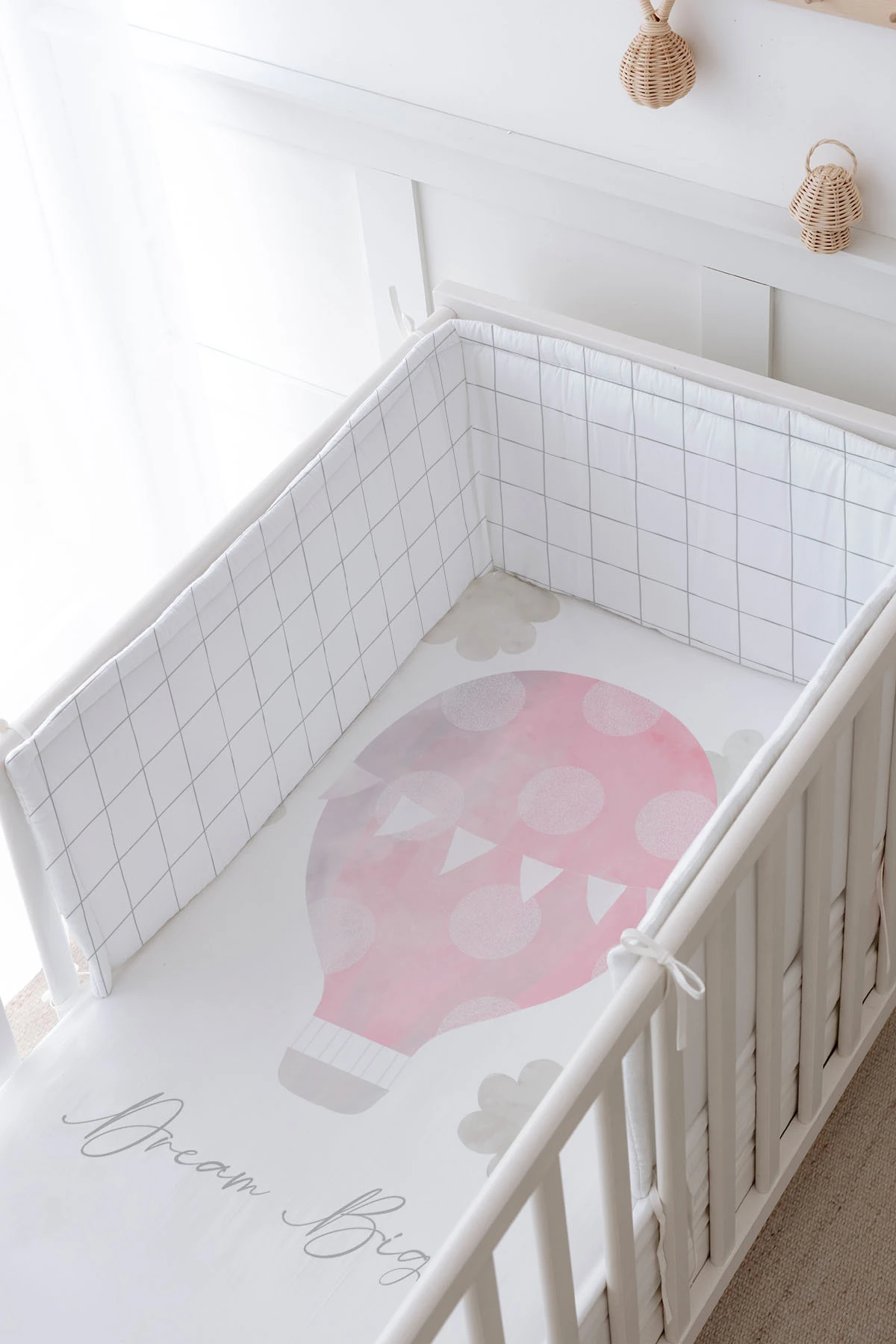 Bebek Başucu Koruyucu ve Baskılı Çarşaflı Uyku Seti - Pure Baby Serisi - Bulutlu Pembe Hava Balonu