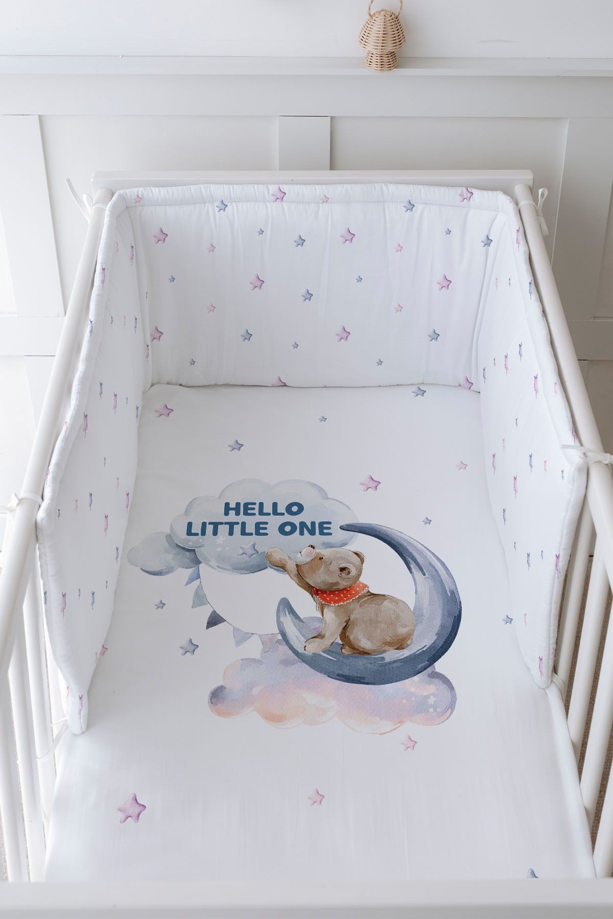 Bebek Başucu Koruyucu ve Baskılı Çarşaflı Uyku Seti - Pure Baby Serisi - Aya Uzanan Ayı