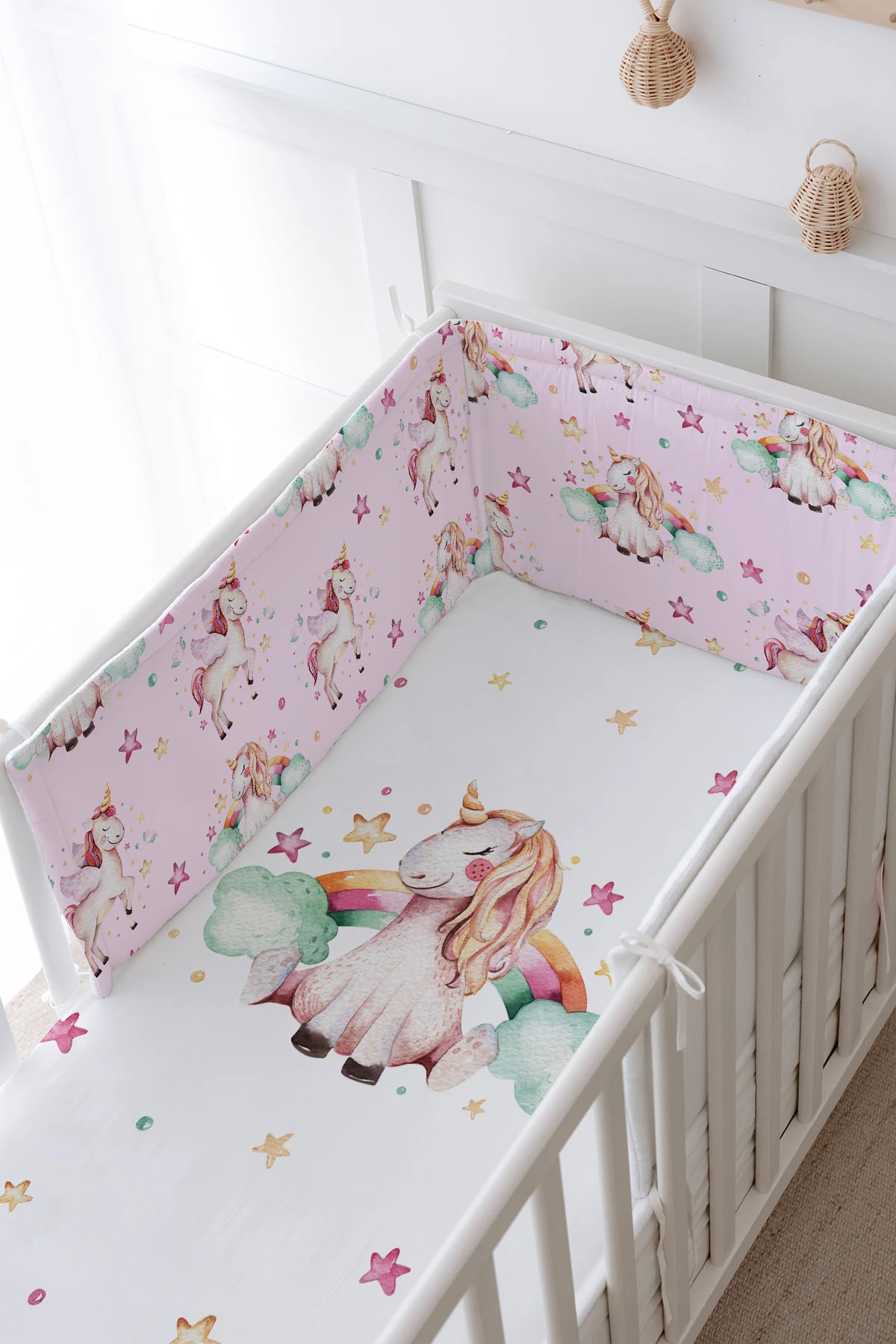 Bebek Başucu Koruyucu ve Baskılı Çarşaflı Uyku Seti - For Baby Serisi - Gökkuşaklı Unicorn